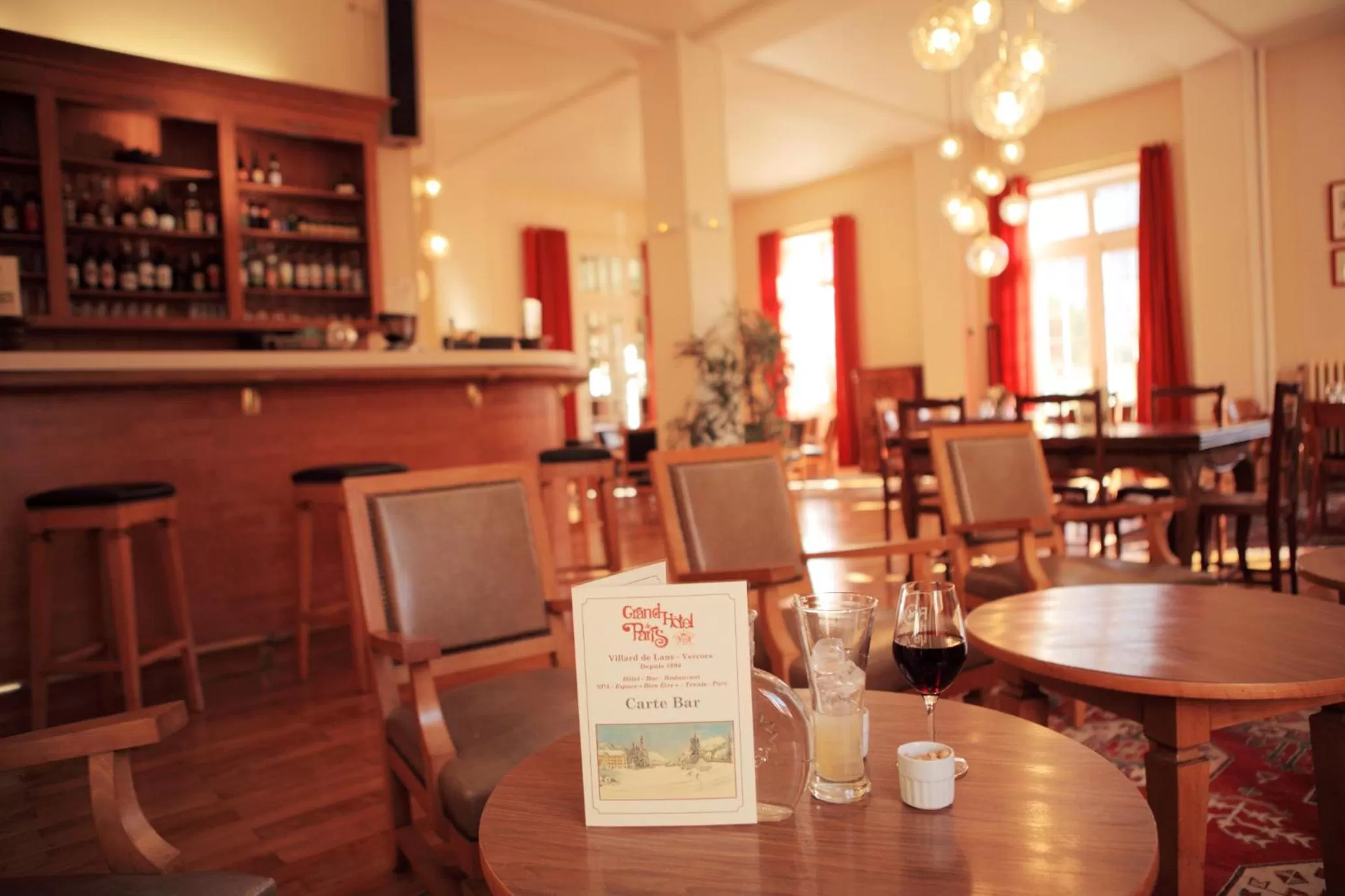 Communal lounge/ TV room in Best Western Grand Hotel de Paris & Spa