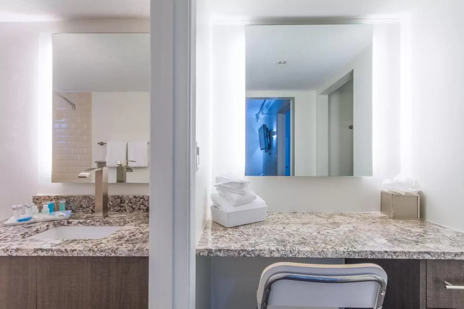 Bathroom in Hibiscus Suites - Sarasota