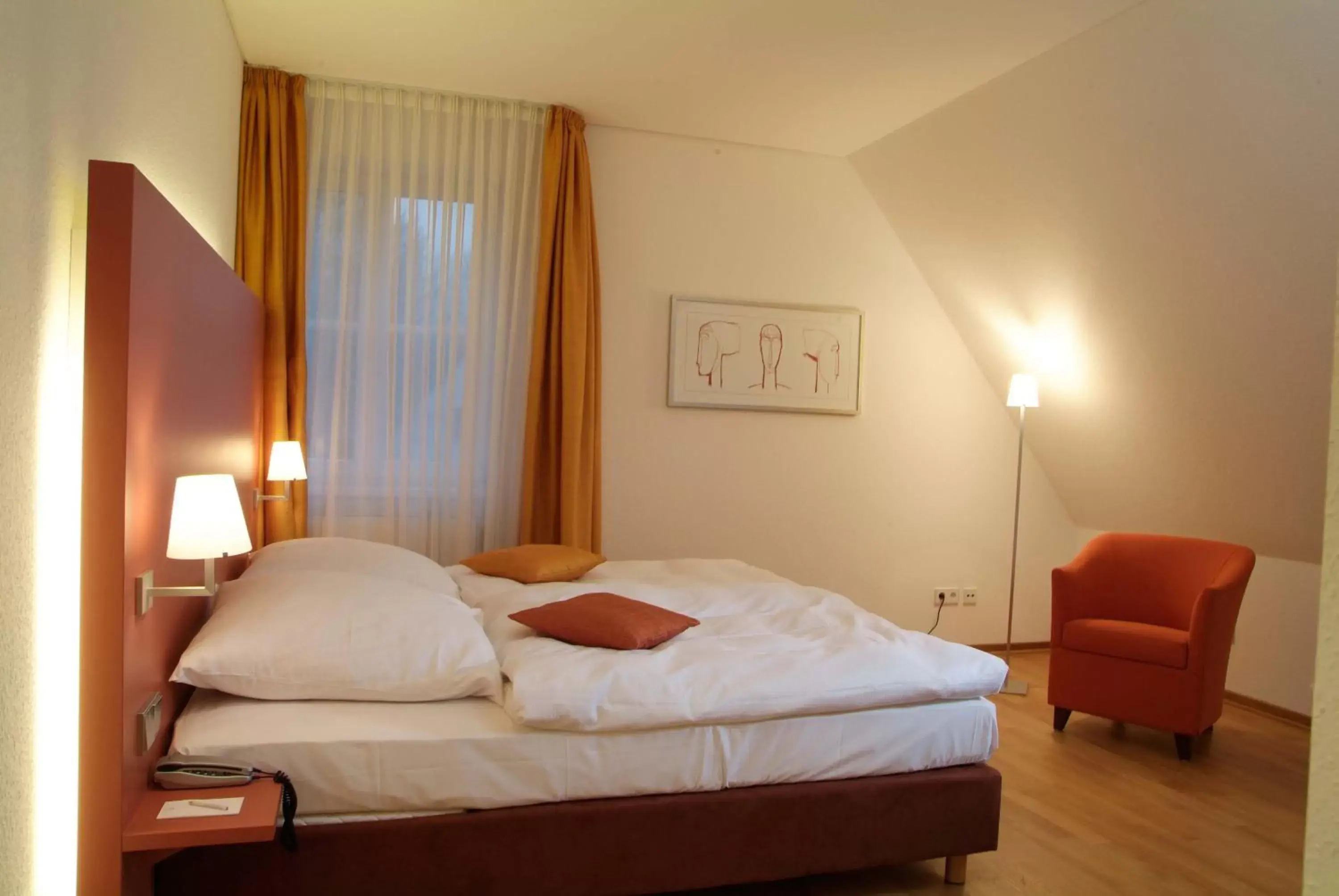 Photo of the whole room, Bed in Parkhotel Wolfsburg