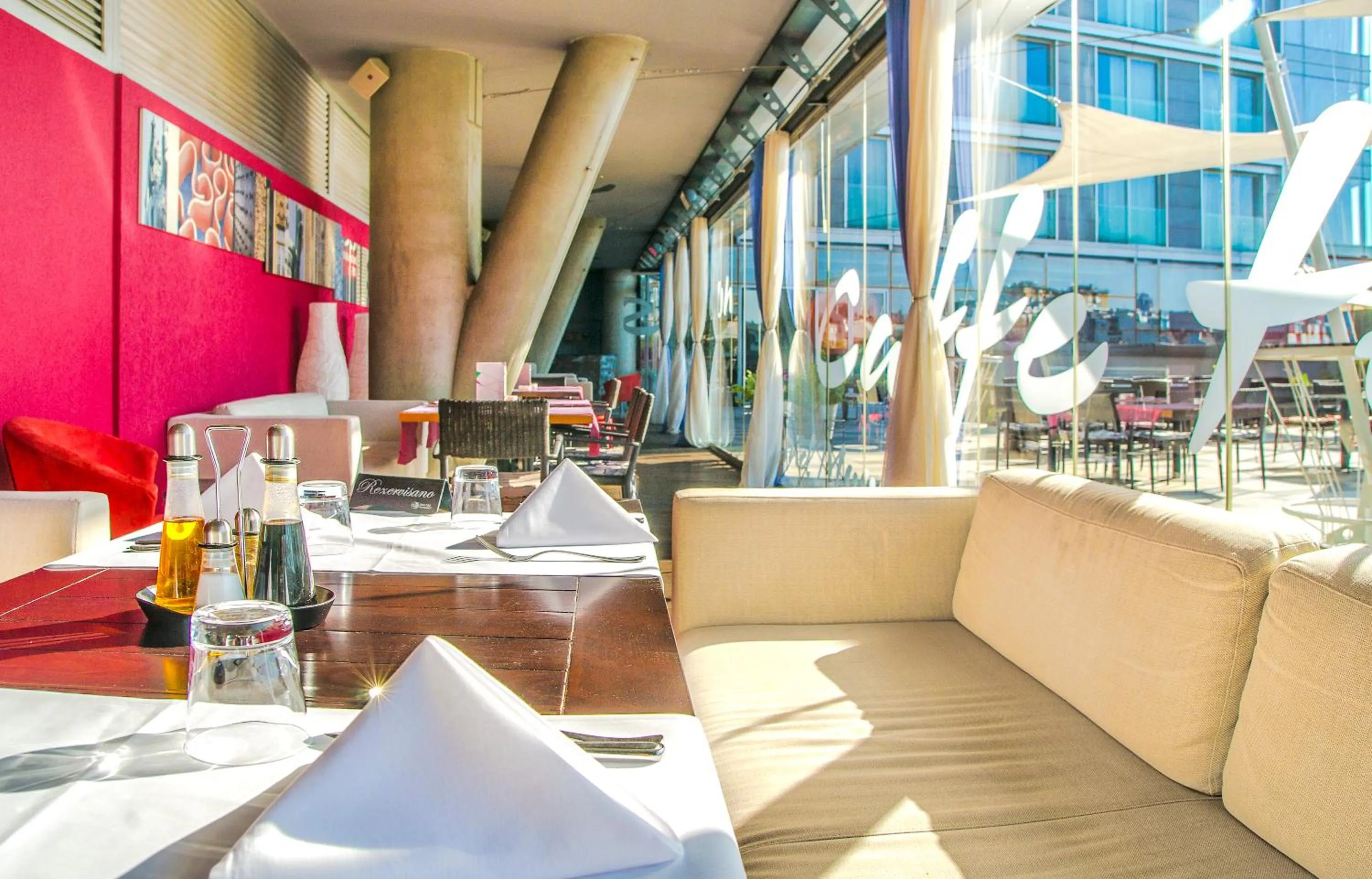 Restaurant/places to eat in Nobel Zira Hotel