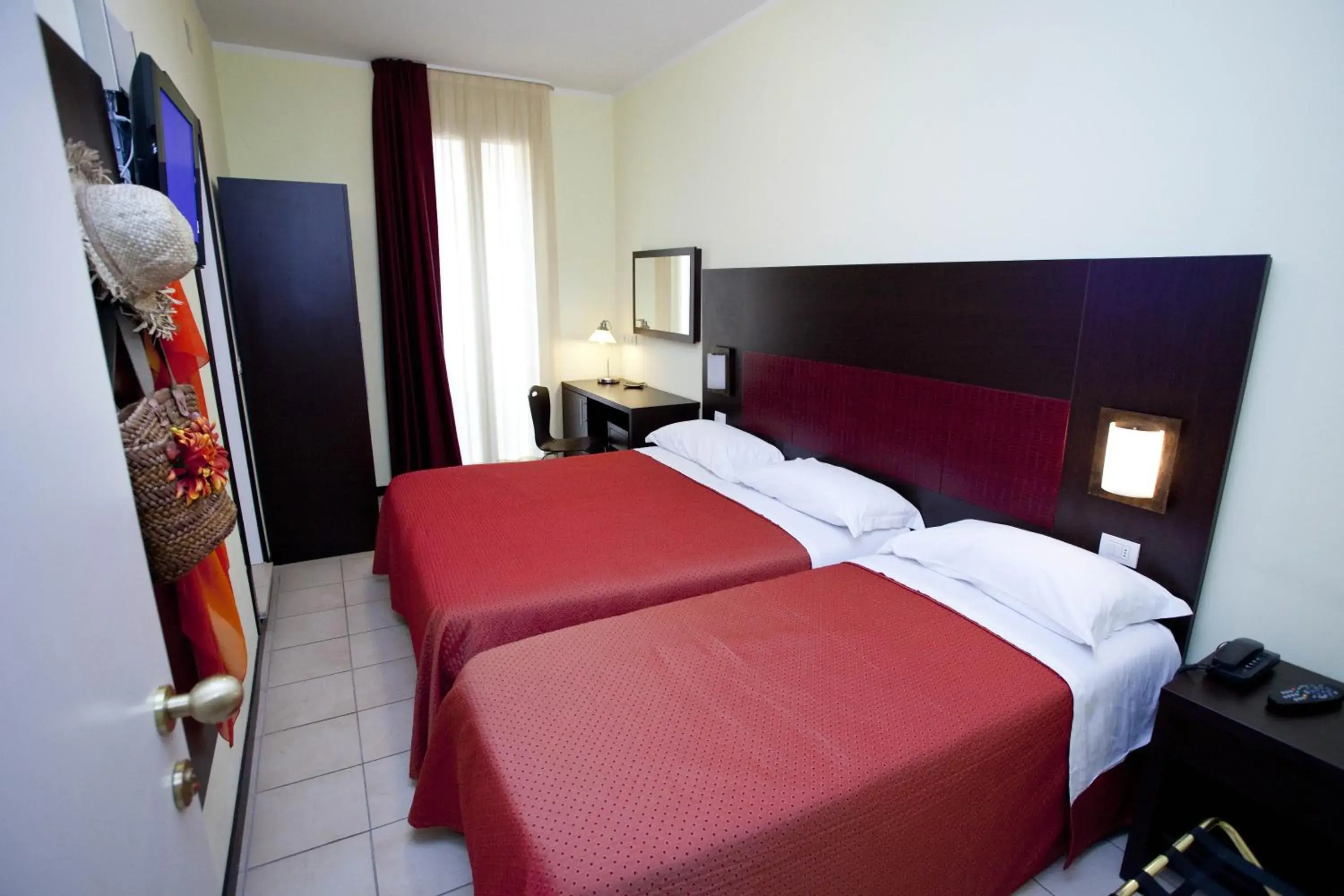 Bedroom, Bed in Hotel Alibi