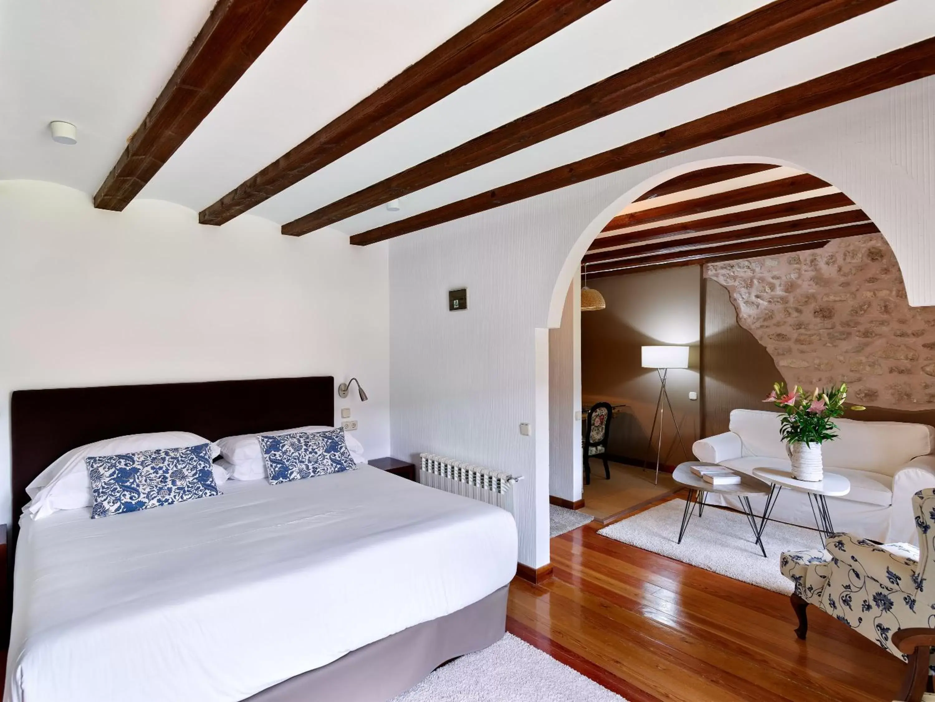 Photo of the whole room, Bed in Molino de Alcuneza Relais & Châteaux