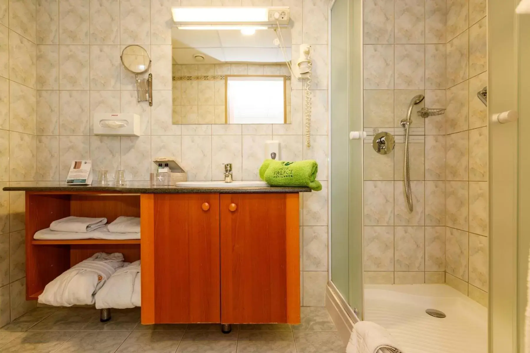 Bathroom in Palace Hotel Hévíz