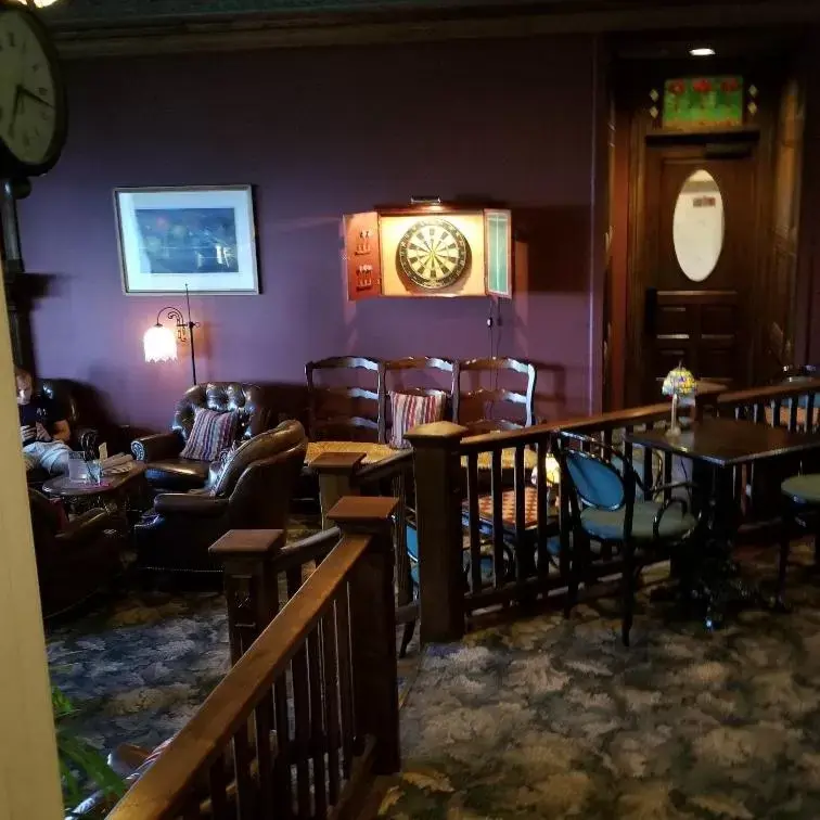 Darts, Lounge/Bar in Boardwalk Plaza Hotel