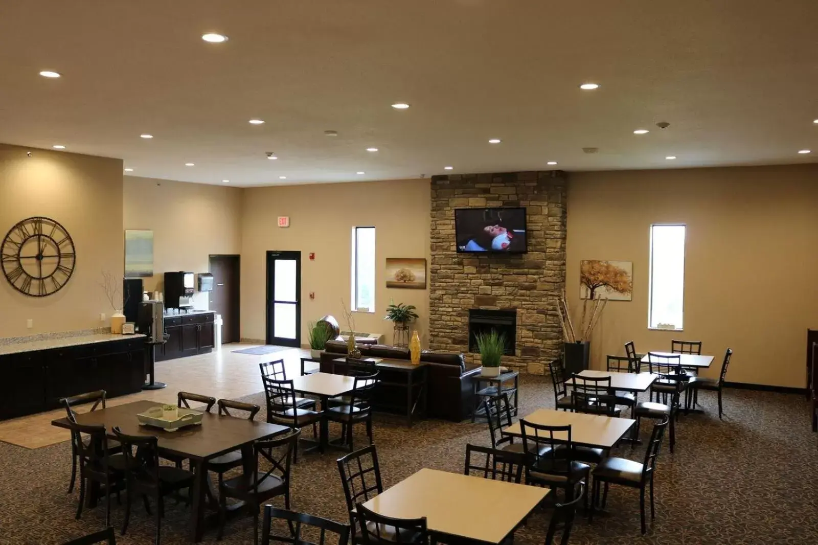 Lobby or reception, Restaurant/Places to Eat in Cobblestone Inn & Suites Maryville