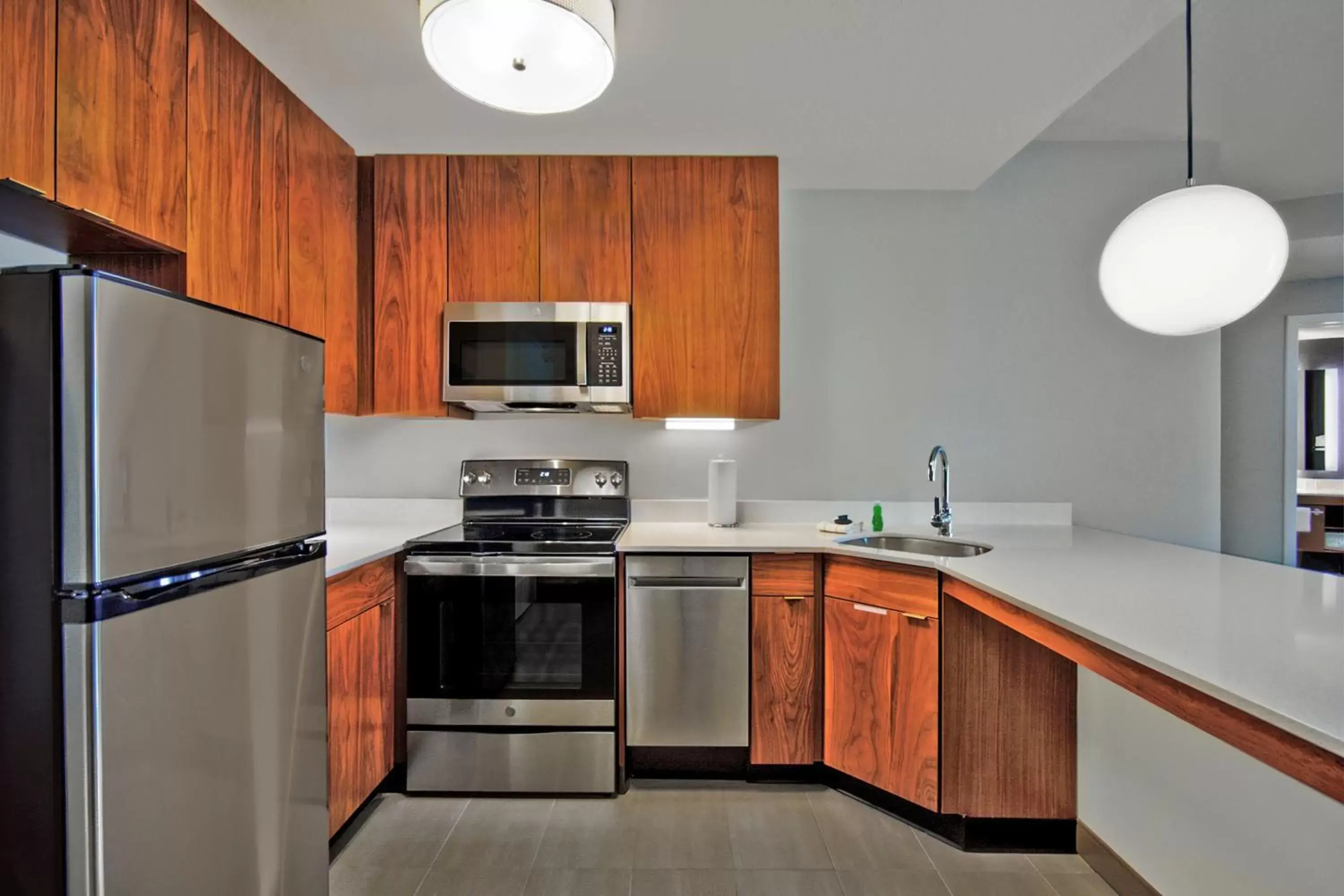 Bedroom, Kitchen/Kitchenette in Residence Inn by Marriott Orlando at FLAMINGO CROSSINGS Town Center