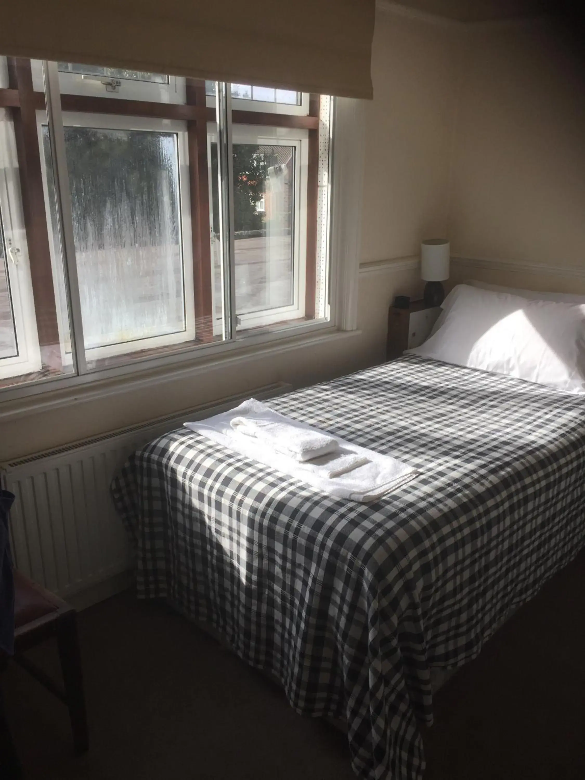 Bed in Colnbrook Lodge Guest House