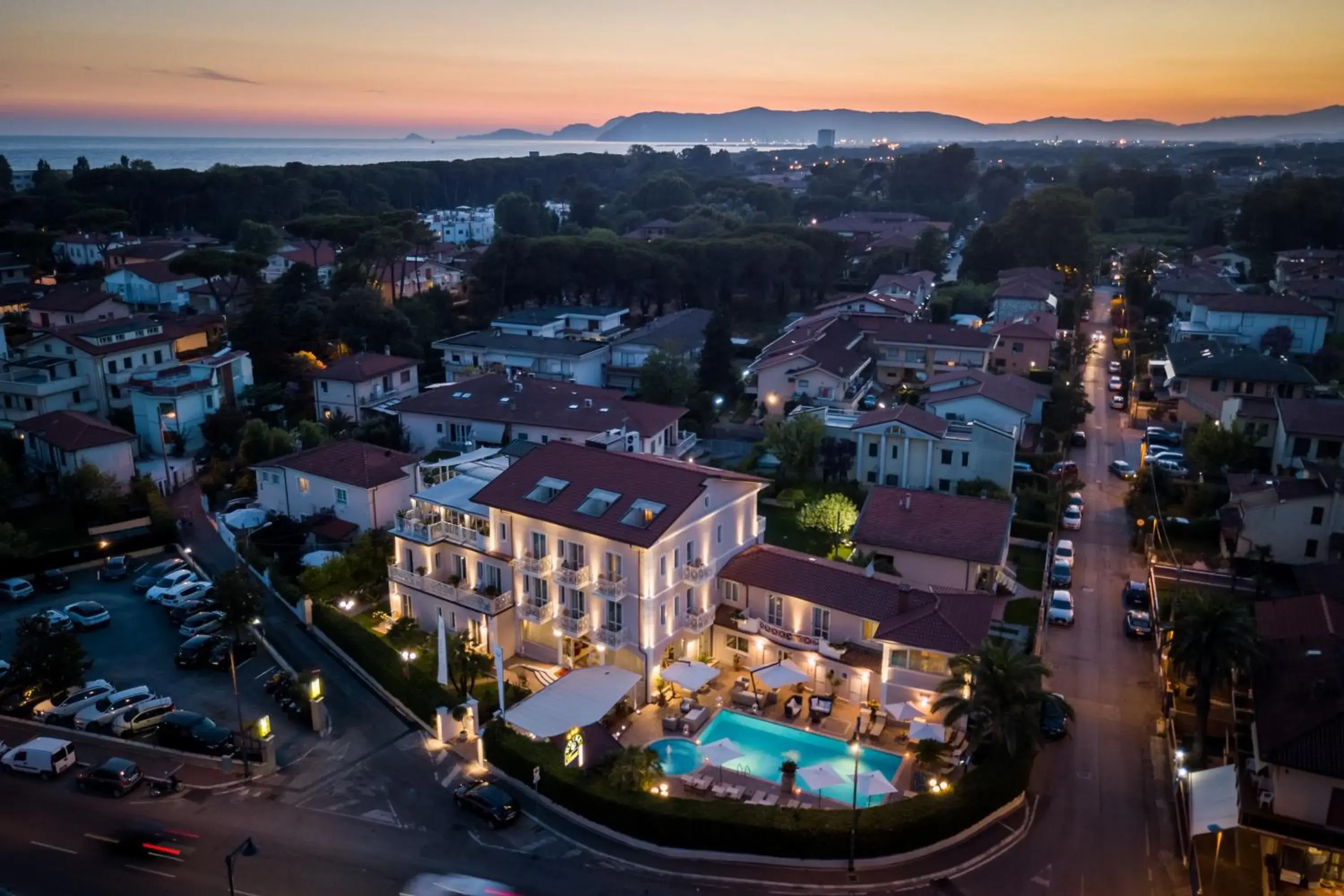 Bird's eye view, Bird's-eye View in Hotel Luna