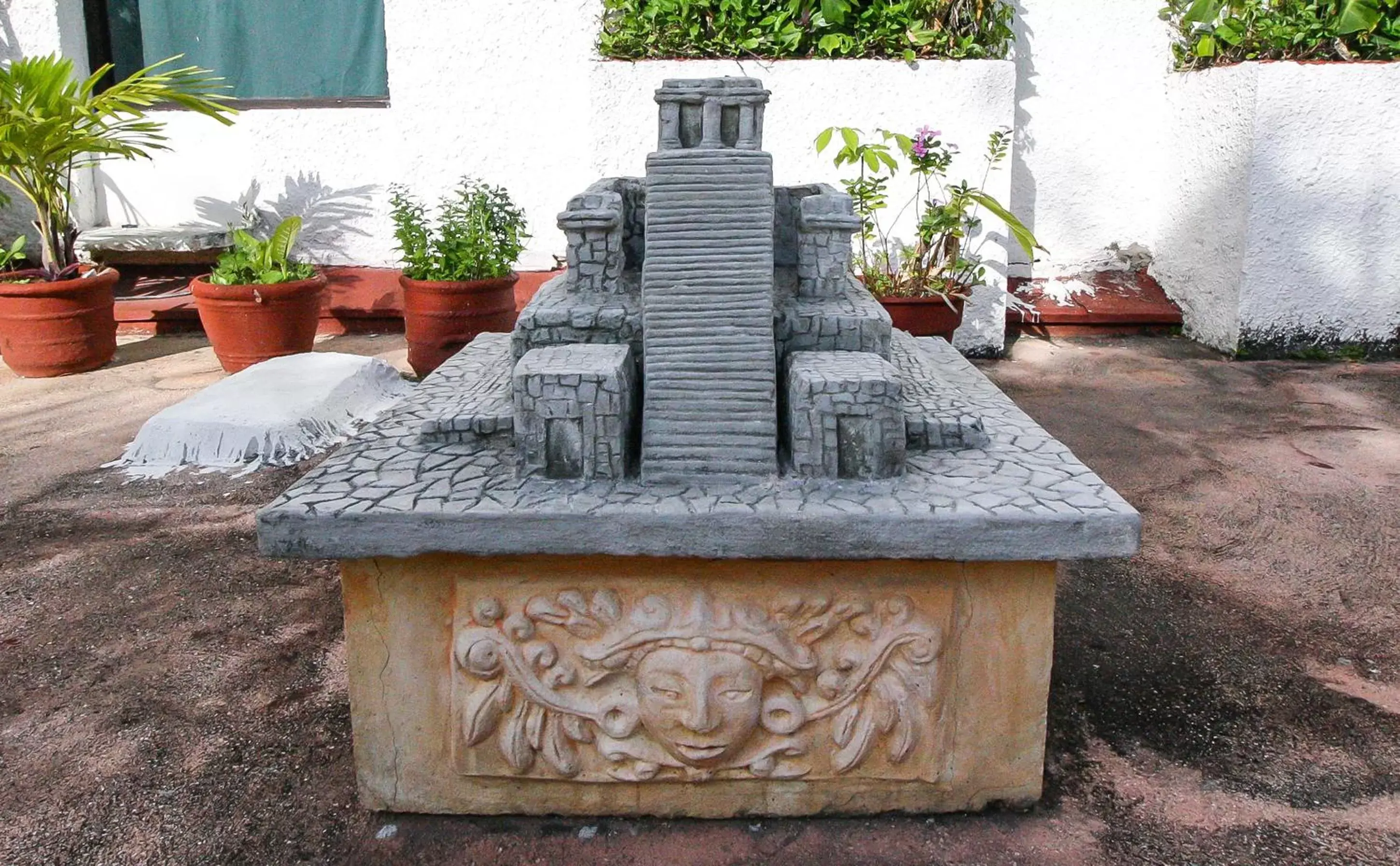 Decorative detail, BBQ Facilities in Hotel Xbalamqué & Spa Cancún Centro