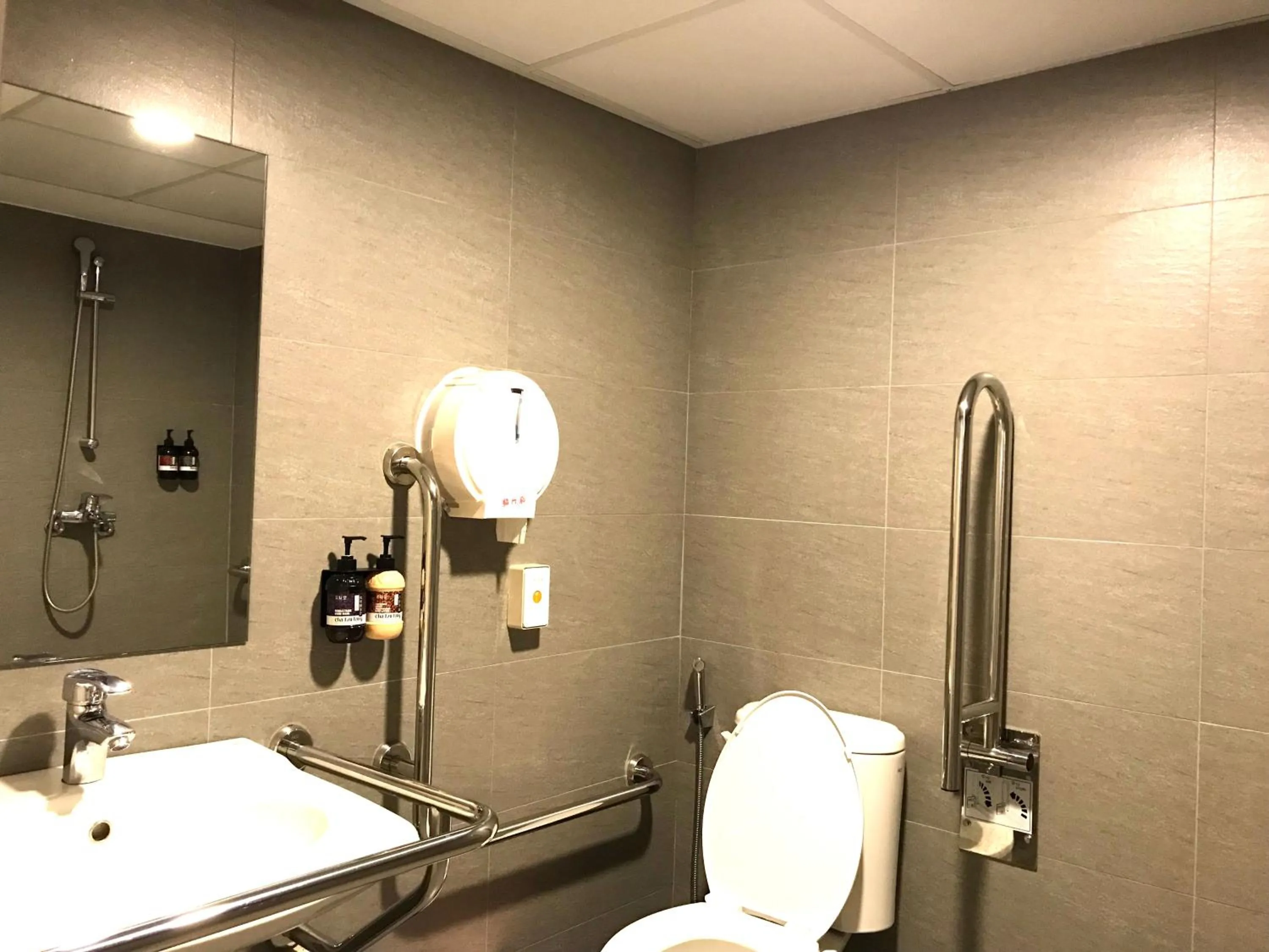 Toilet in Single Inn-Kaohsiung Station