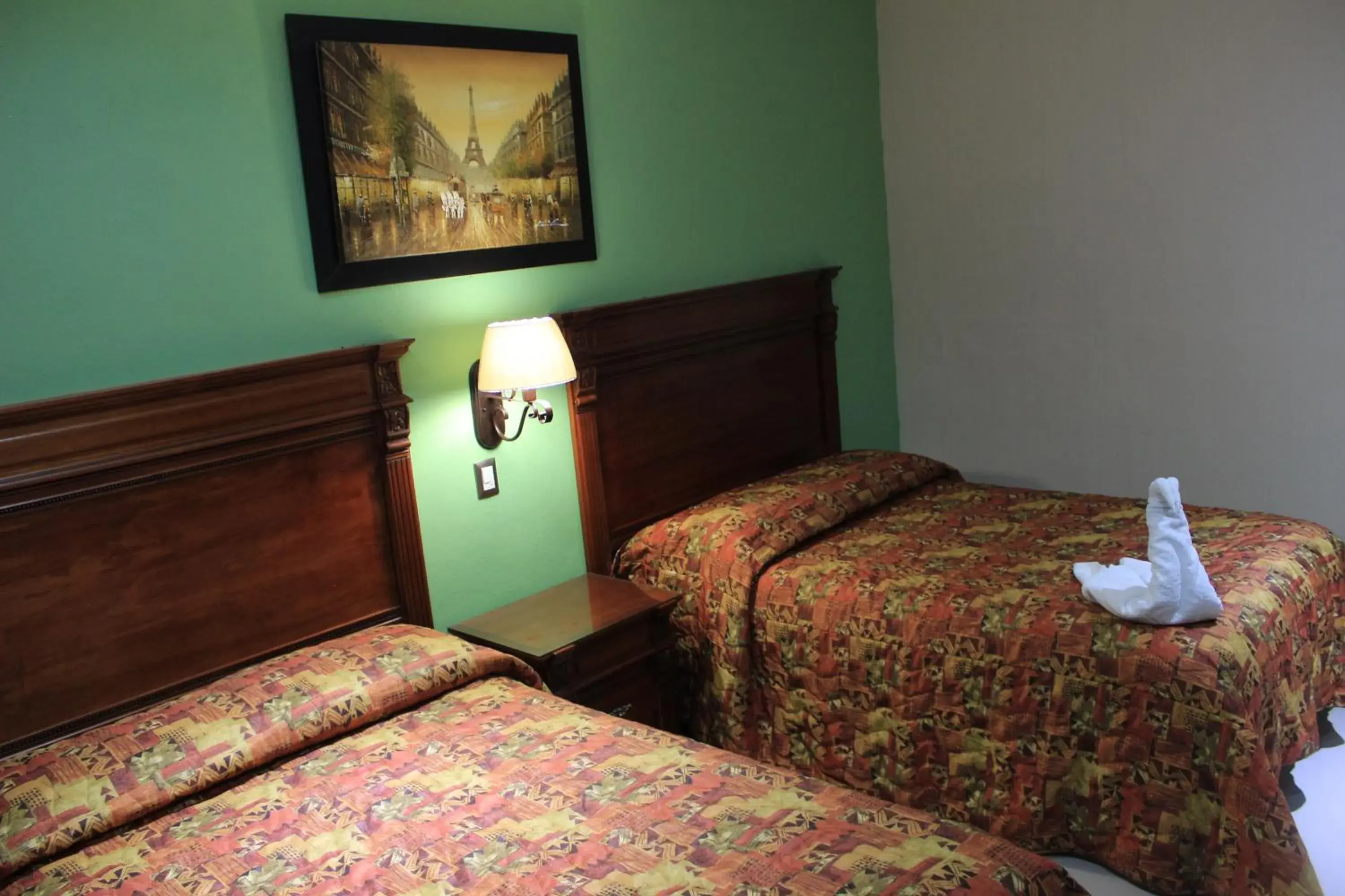 Bedroom, Bed in Terracota Corner Rooms