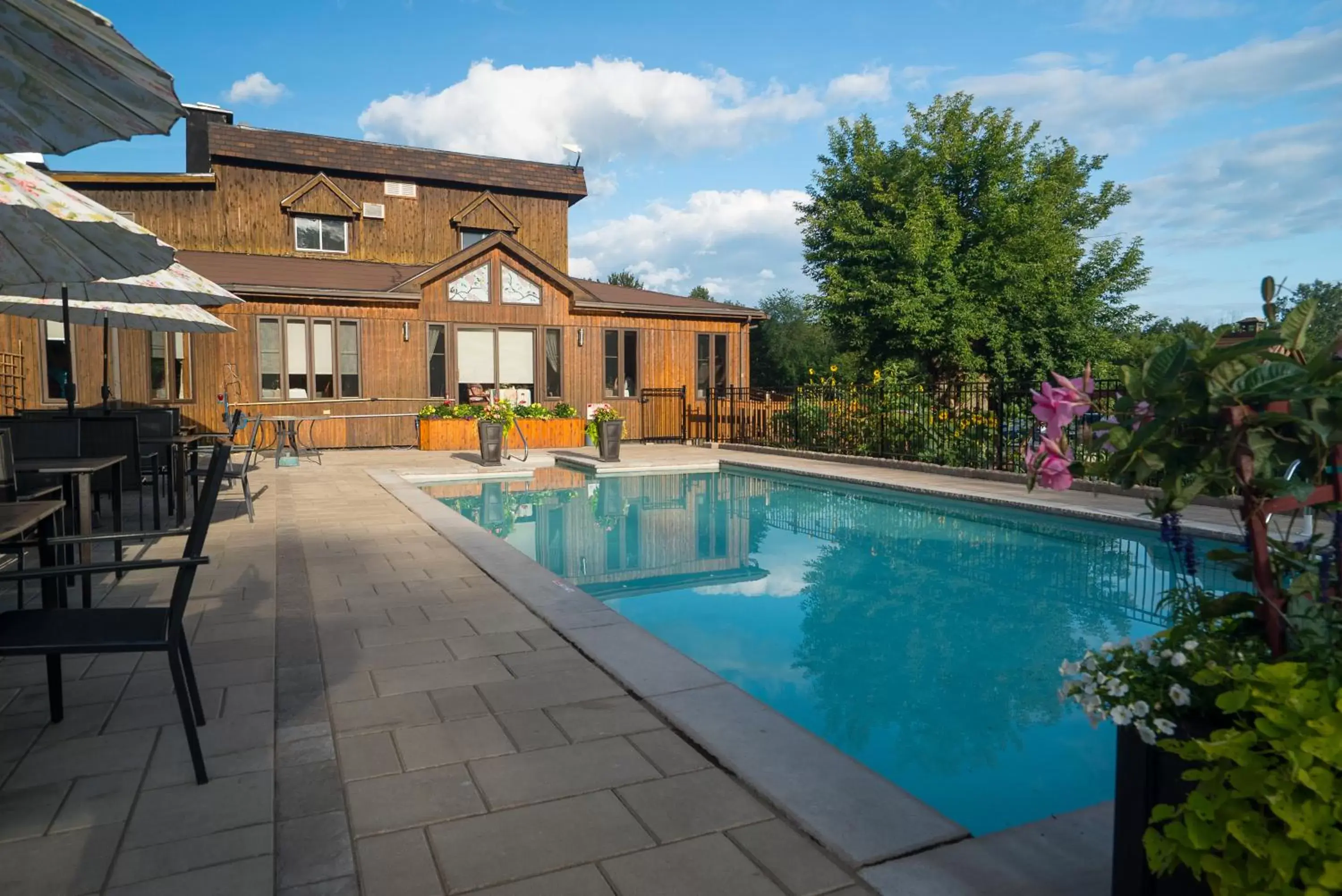 Pool view, Swimming Pool in Auberge des Gallant