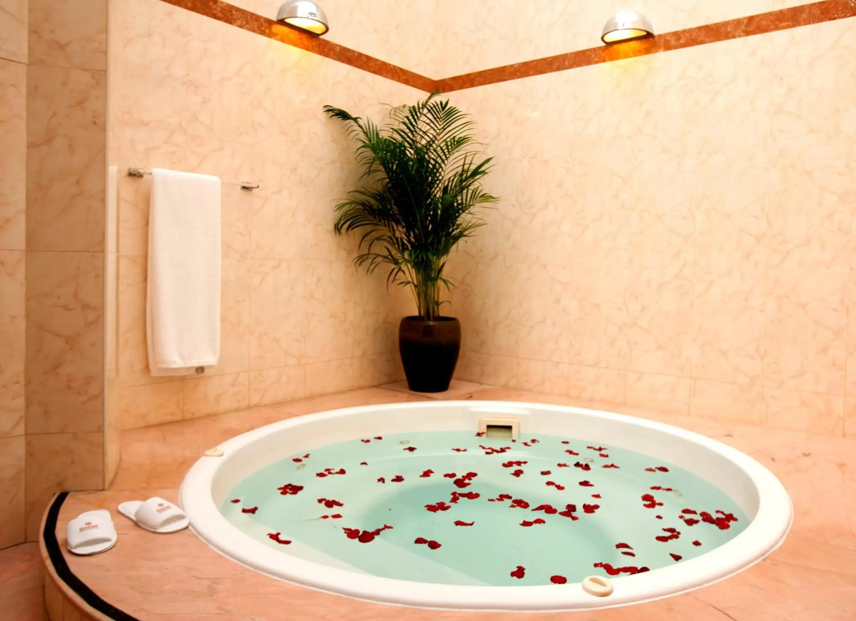 Spa and wellness centre/facilities, Bathroom in Danat Al Ain Resort