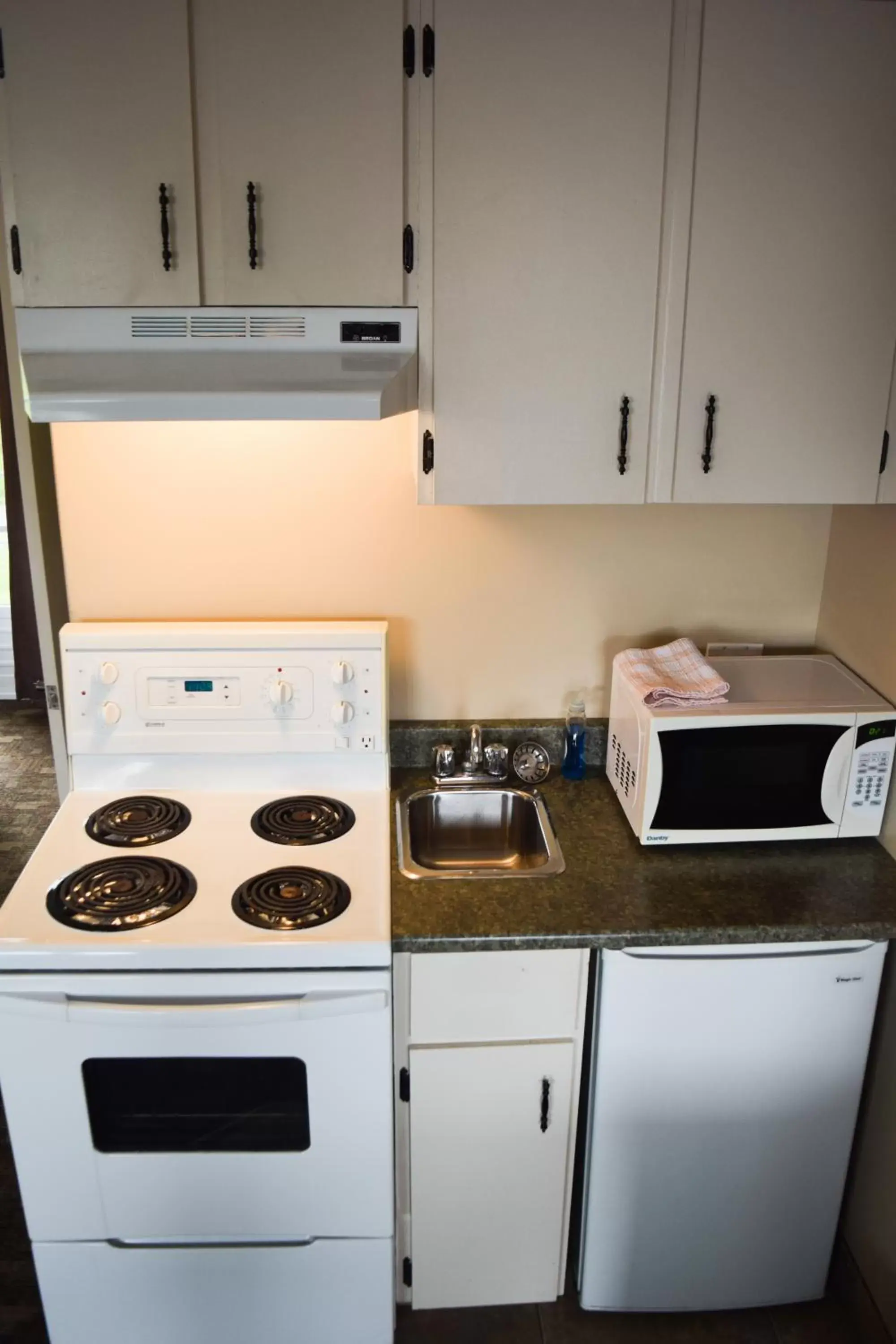 Kitchen/Kitchenette in Canadas Best Value Inn & Suites-Charlottetown