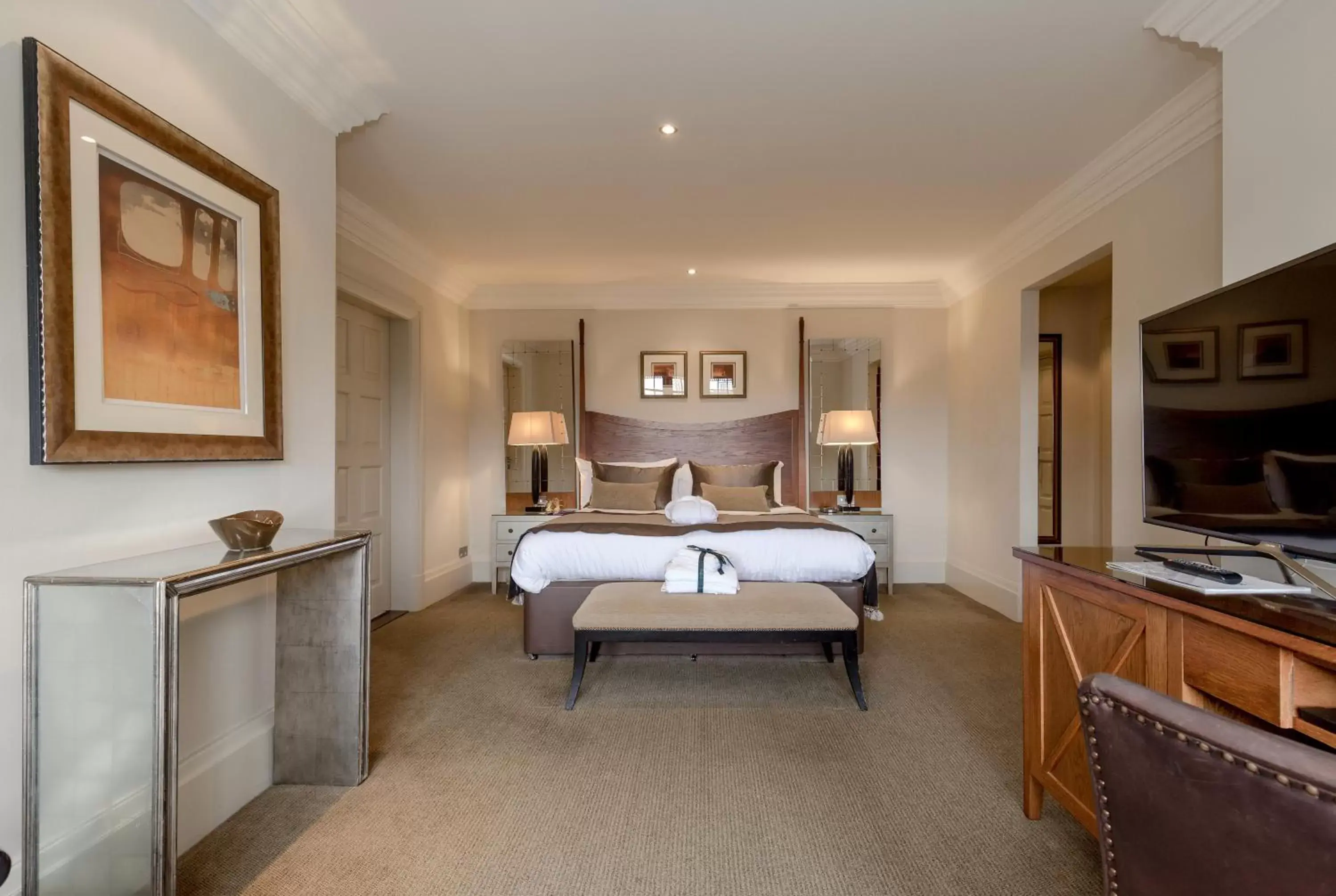 Bed, Seating Area in Western House Hotel