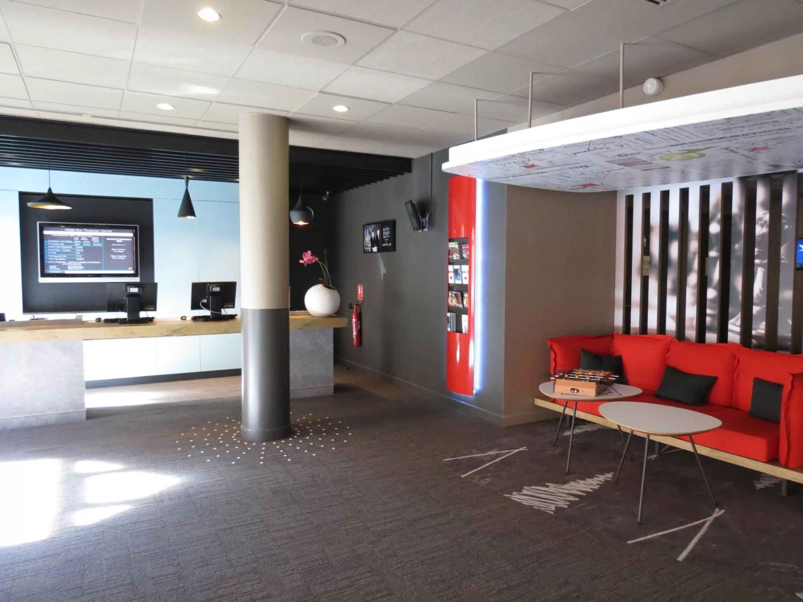Lobby or reception in ibis Toulouse Centre