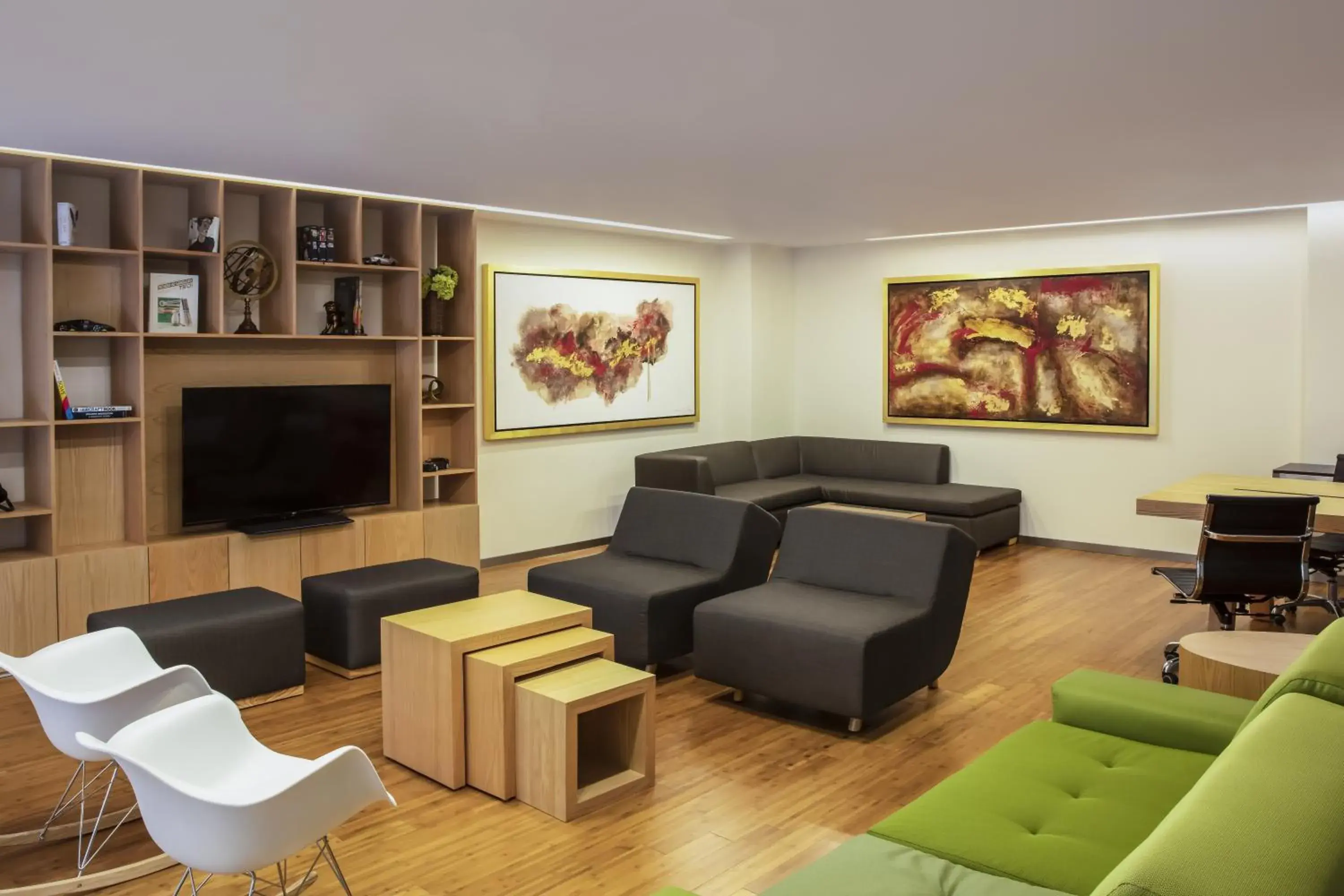 Living room, Lounge/Bar in Fiesta Inn Celaya Galerias