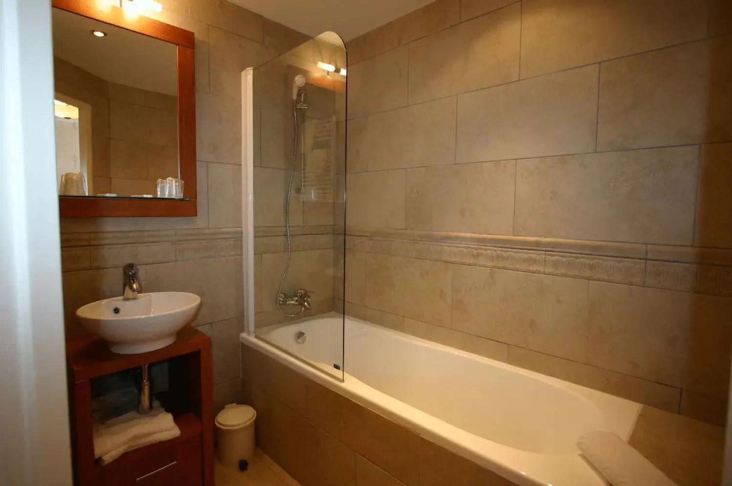 Bathroom in Best Western Le Cheval Blanc -Centre- Vieux Port