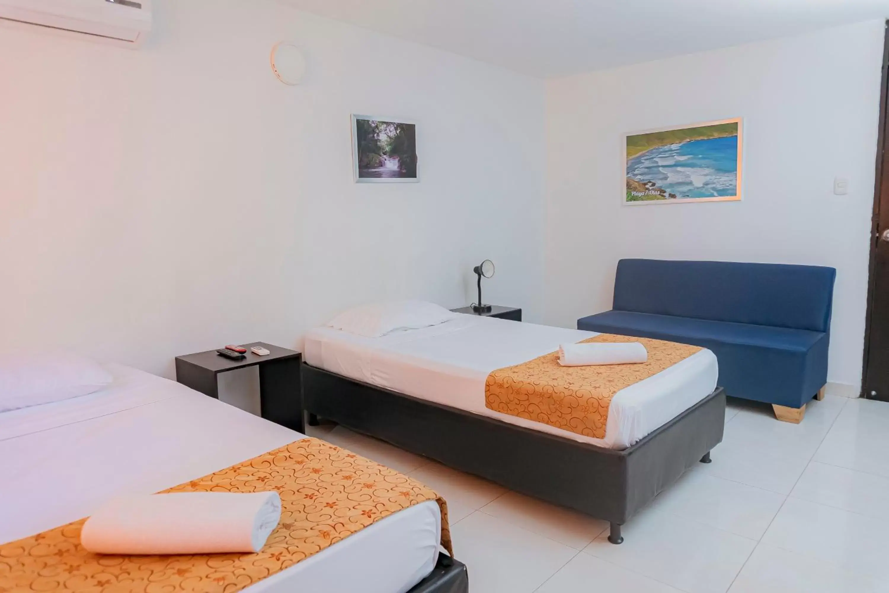 Standard Triple Room in Hotel Sol Inn Santa Marta Standard Triple Room in Hotel Sol Inn Santa Marta