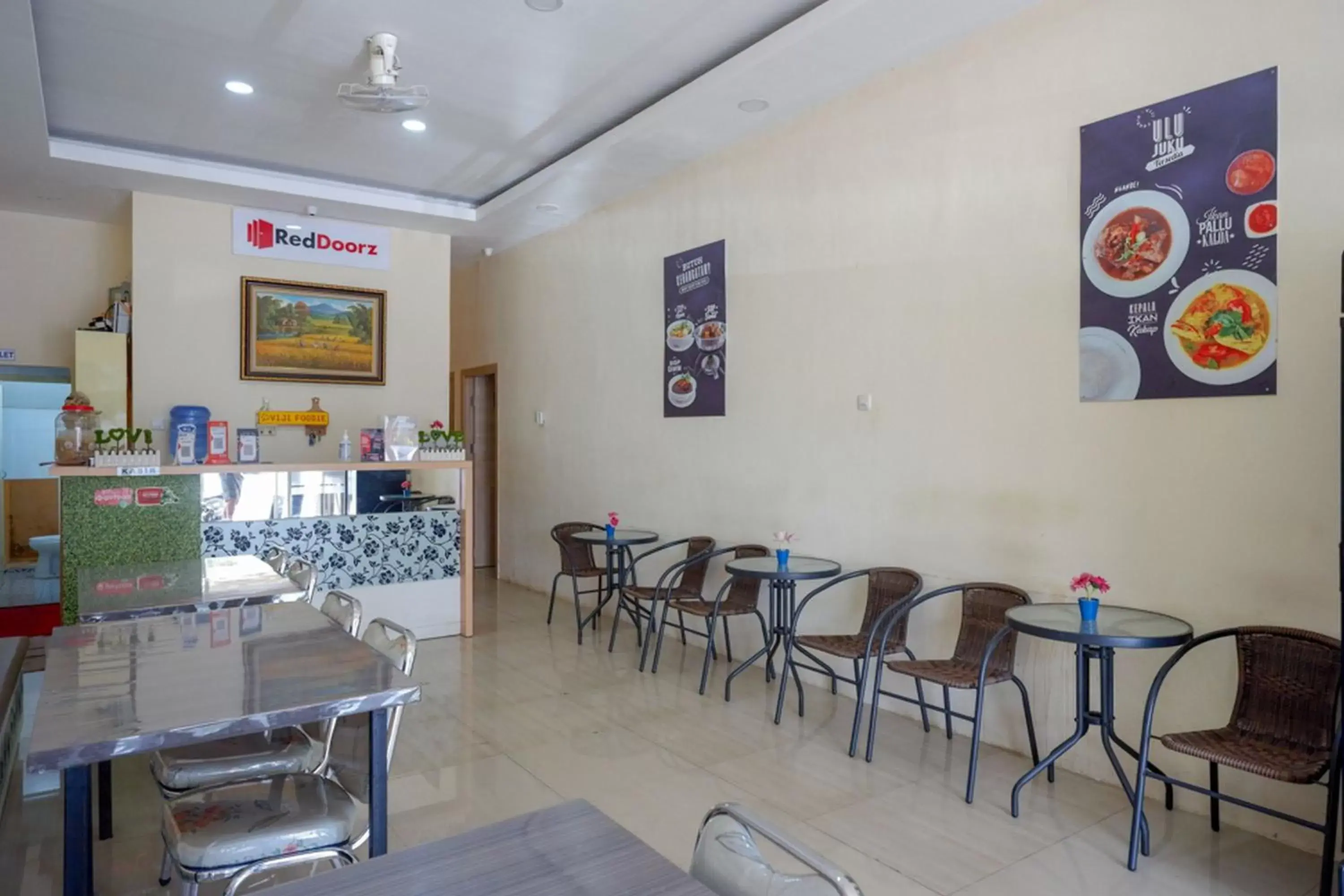 Restaurant/Places to Eat in RedDoorz Plus @ Losari Makassar