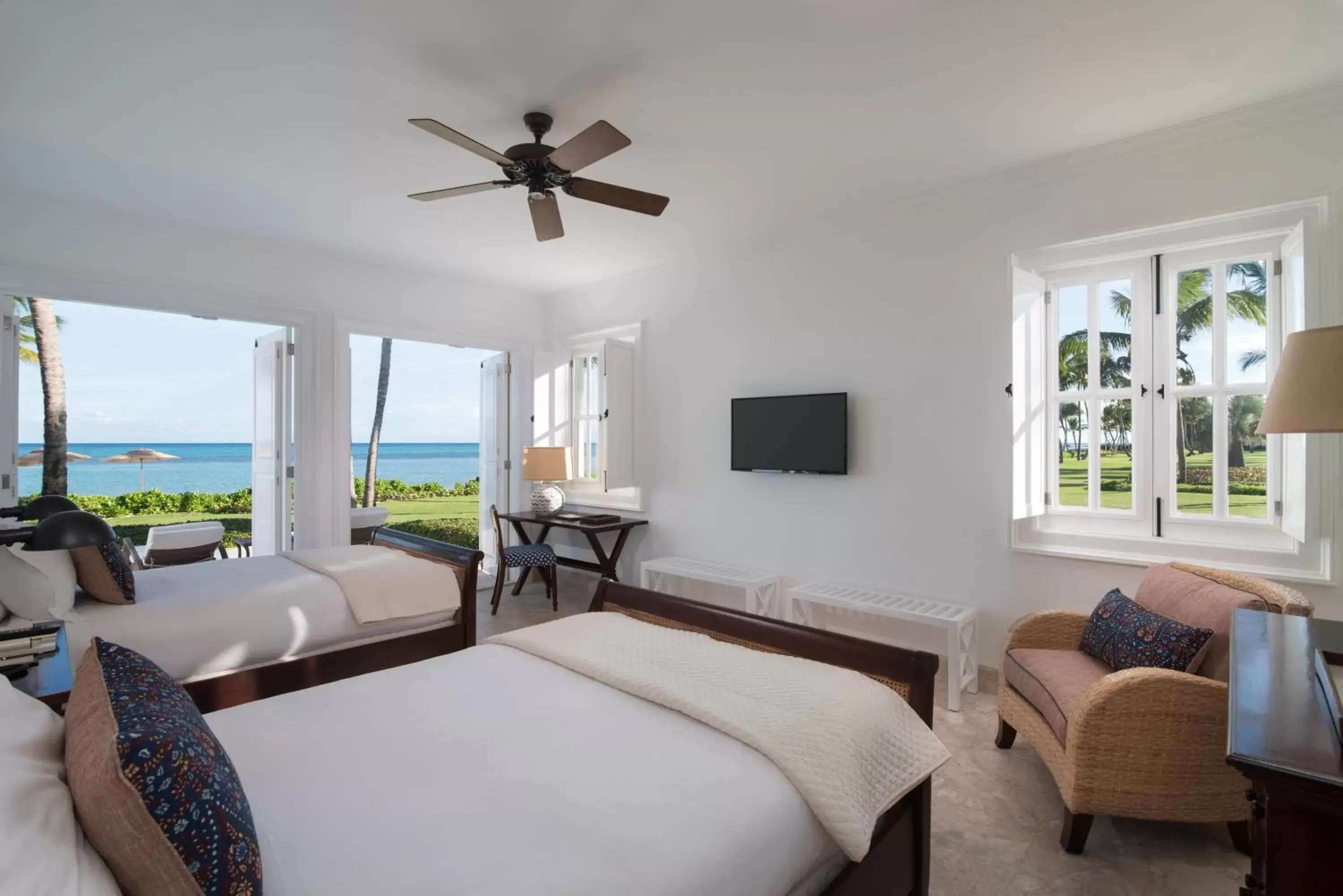 Bed, Sea View in Tortuga Bay