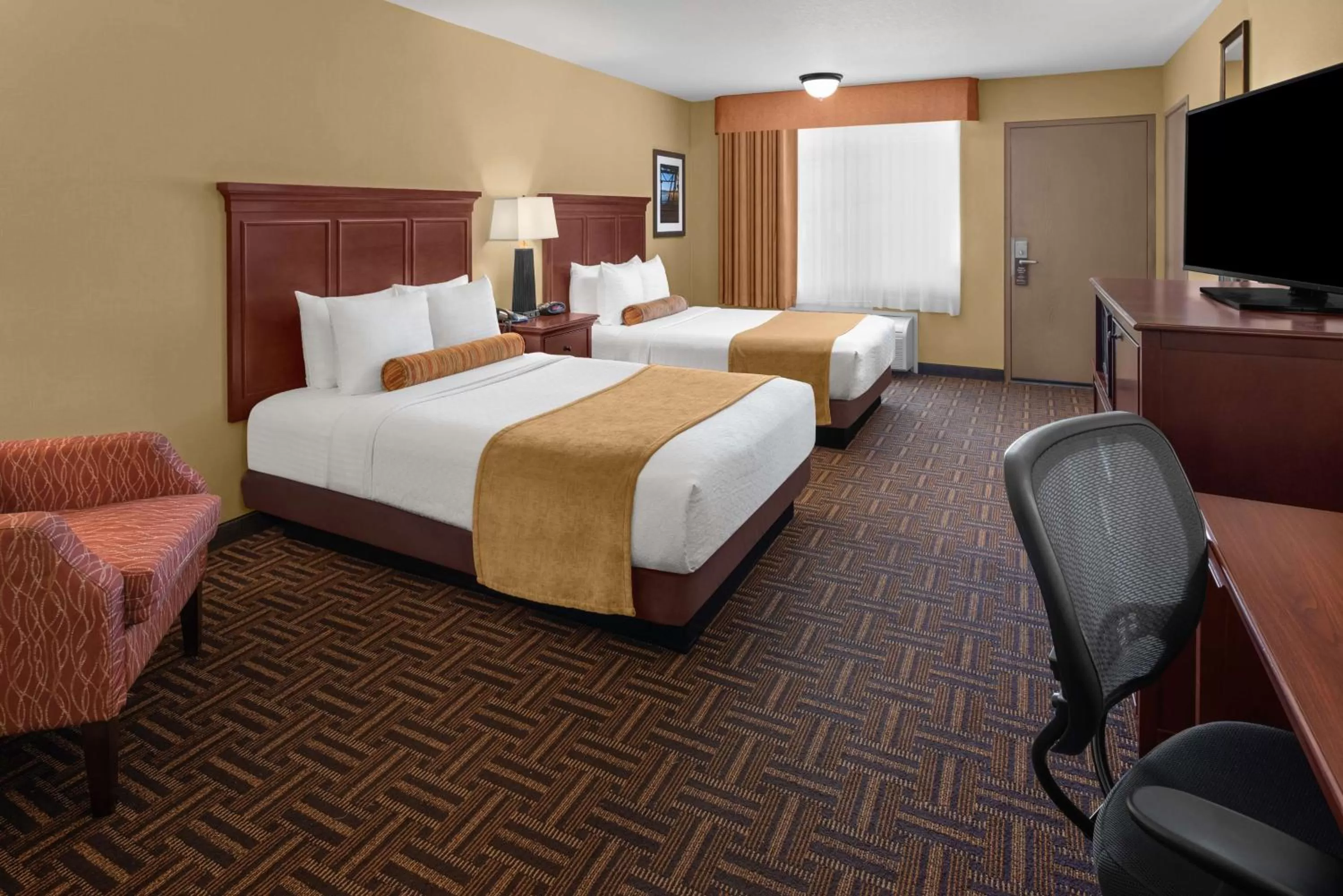 Double Room with Two Double Beds with Roll-In Shower in Best Western Plus Redondo Beach Inn