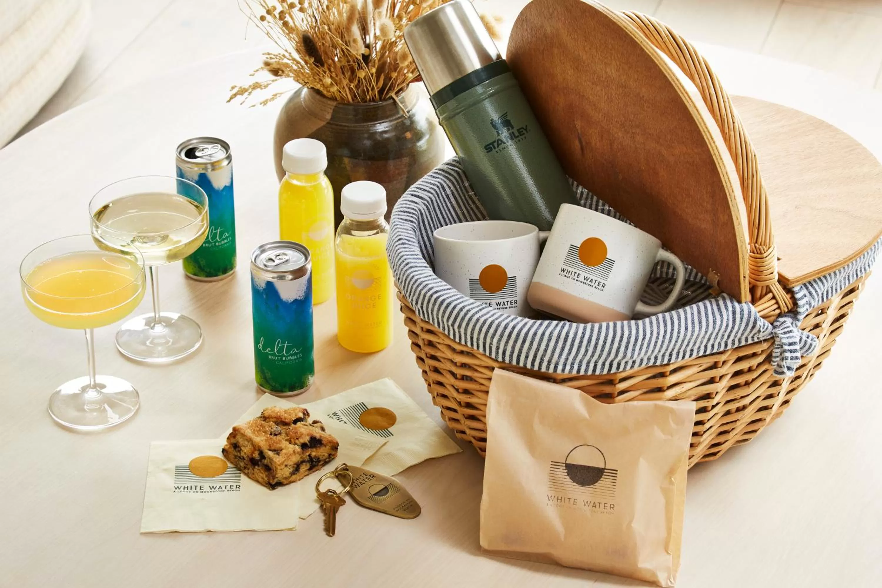 Breakfast in White Water