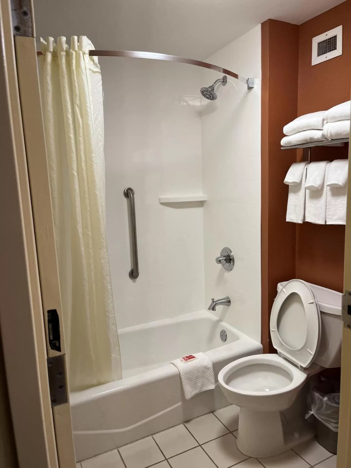 Bathroom in Econo Lodge Pigeon Forge Riverside