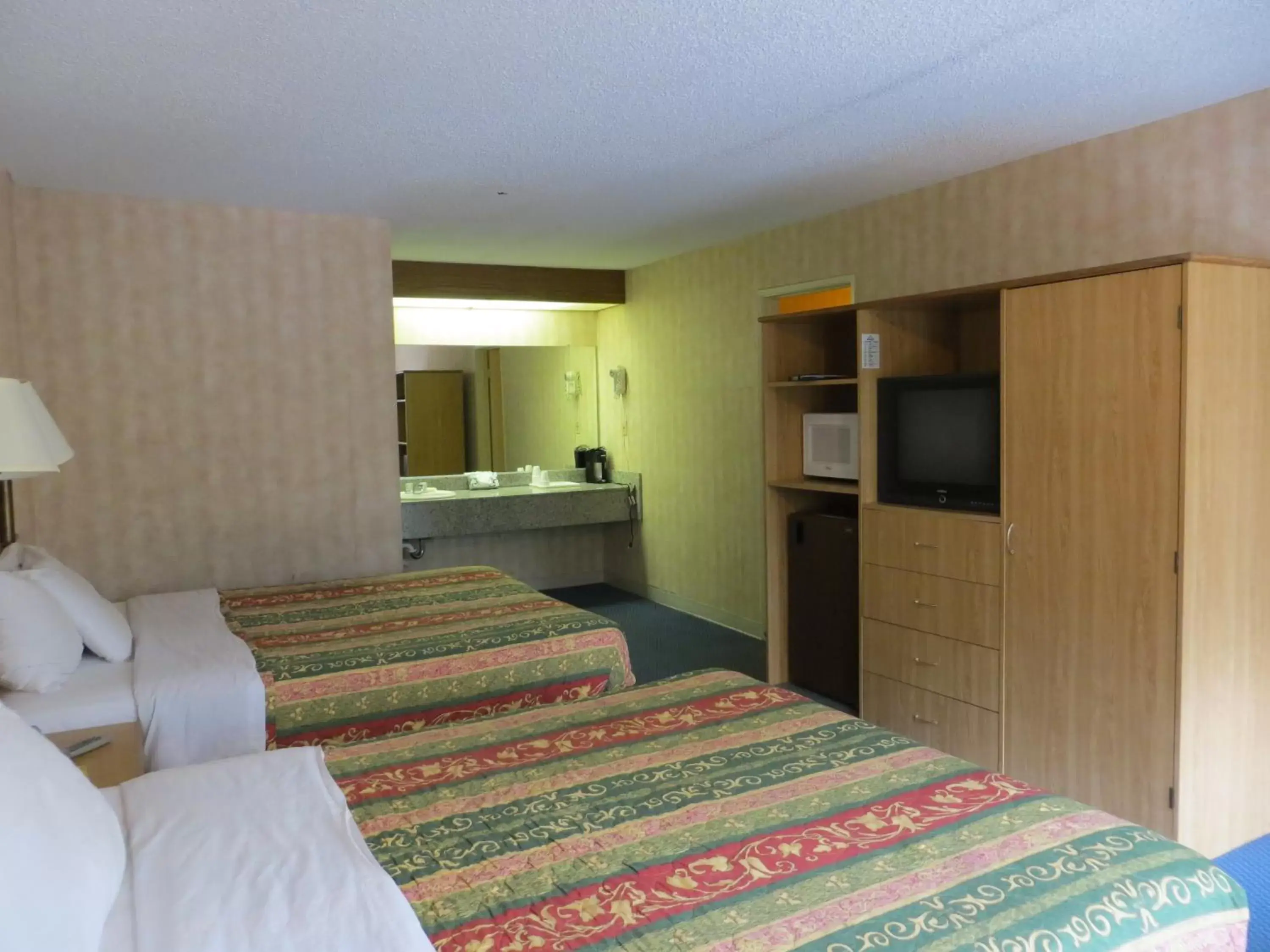 Bedroom, Bed in Days Inn by Wyndham Anaheim West