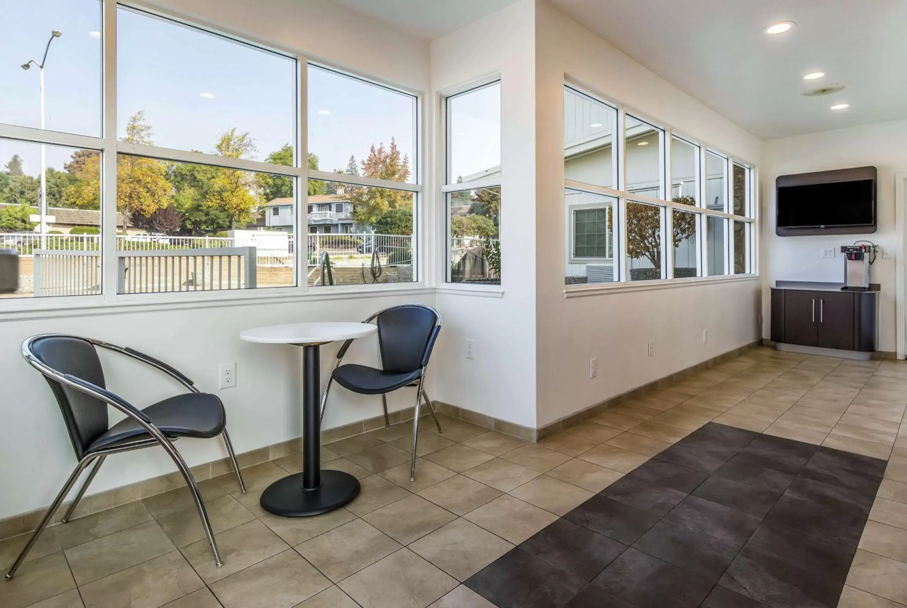 Communal lounge/ TV room in Motel 6-Concord, CA