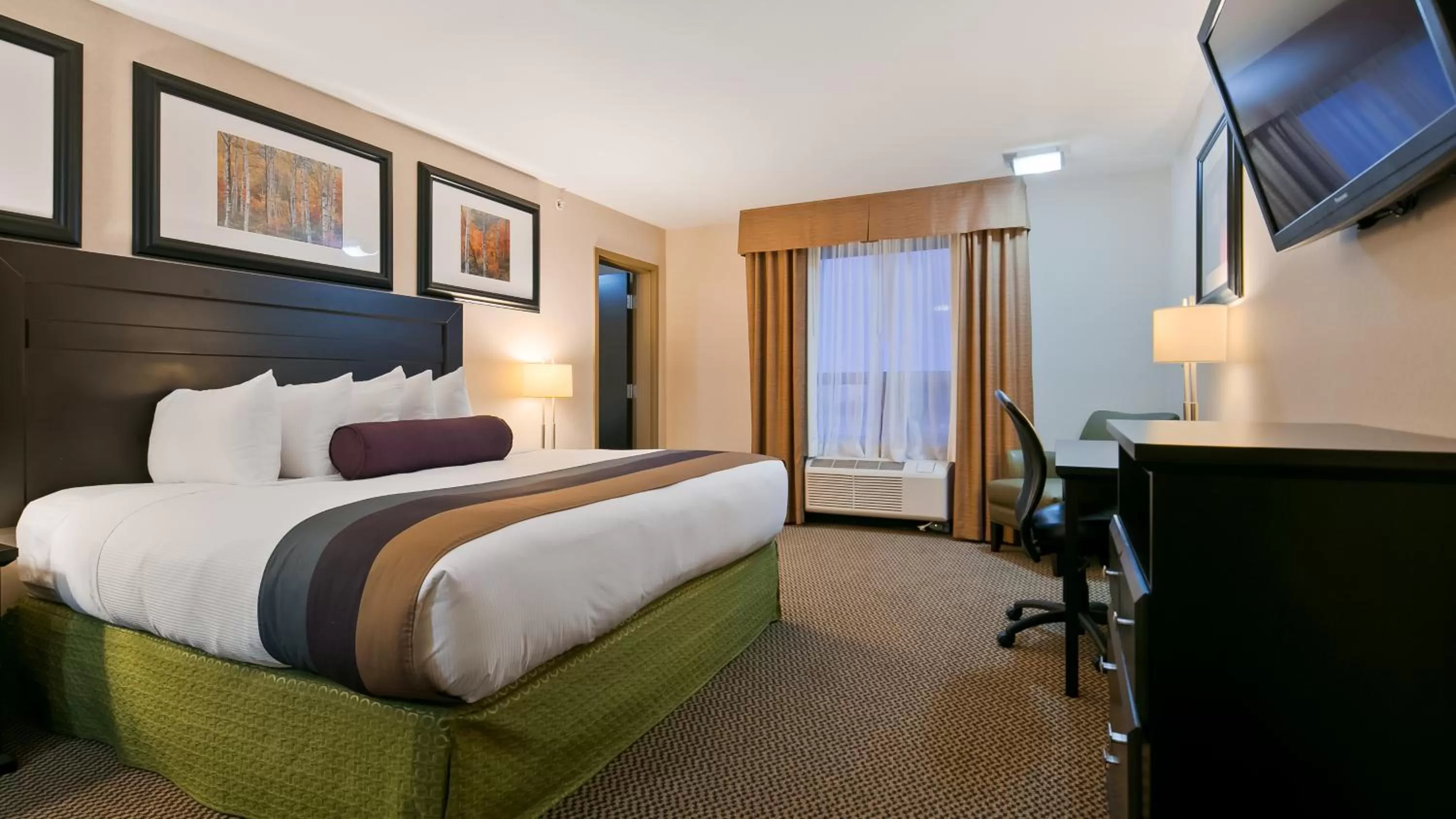 Bed in Best Western Bonnyville Inn & Suites