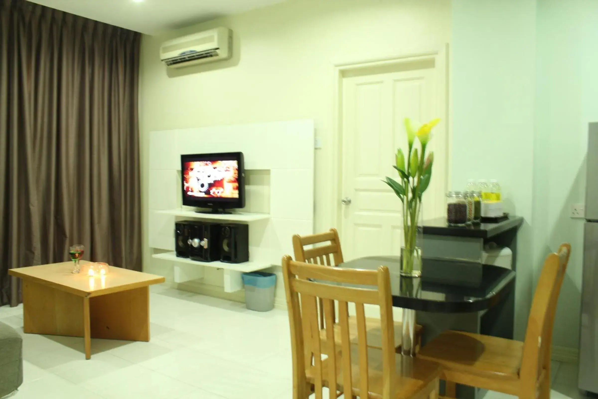 Living room, TV/Entertainment Center in Jinhold Service Apartment