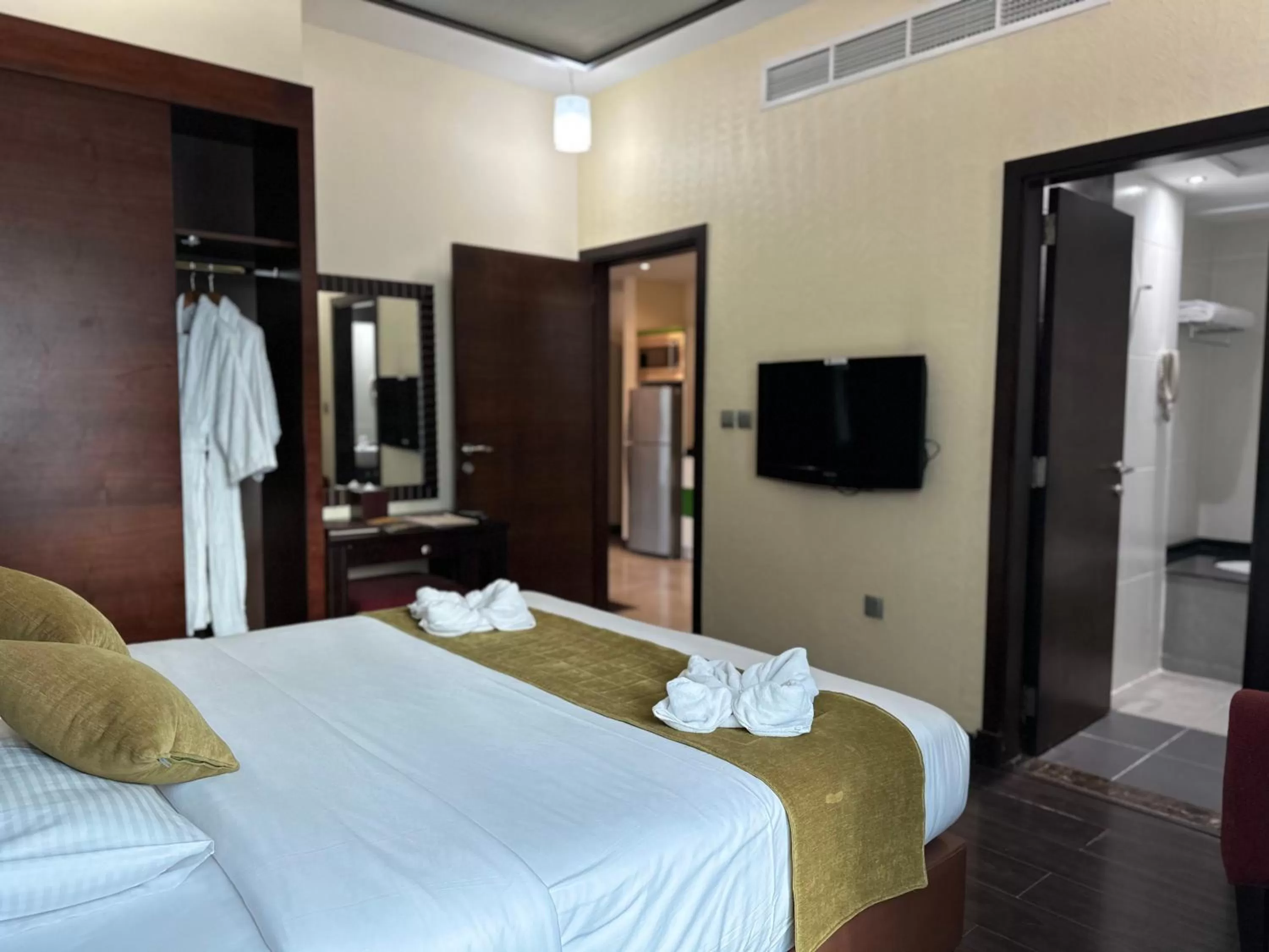 Bedroom, Bed in Marina View Deluxe Hotel Apartment