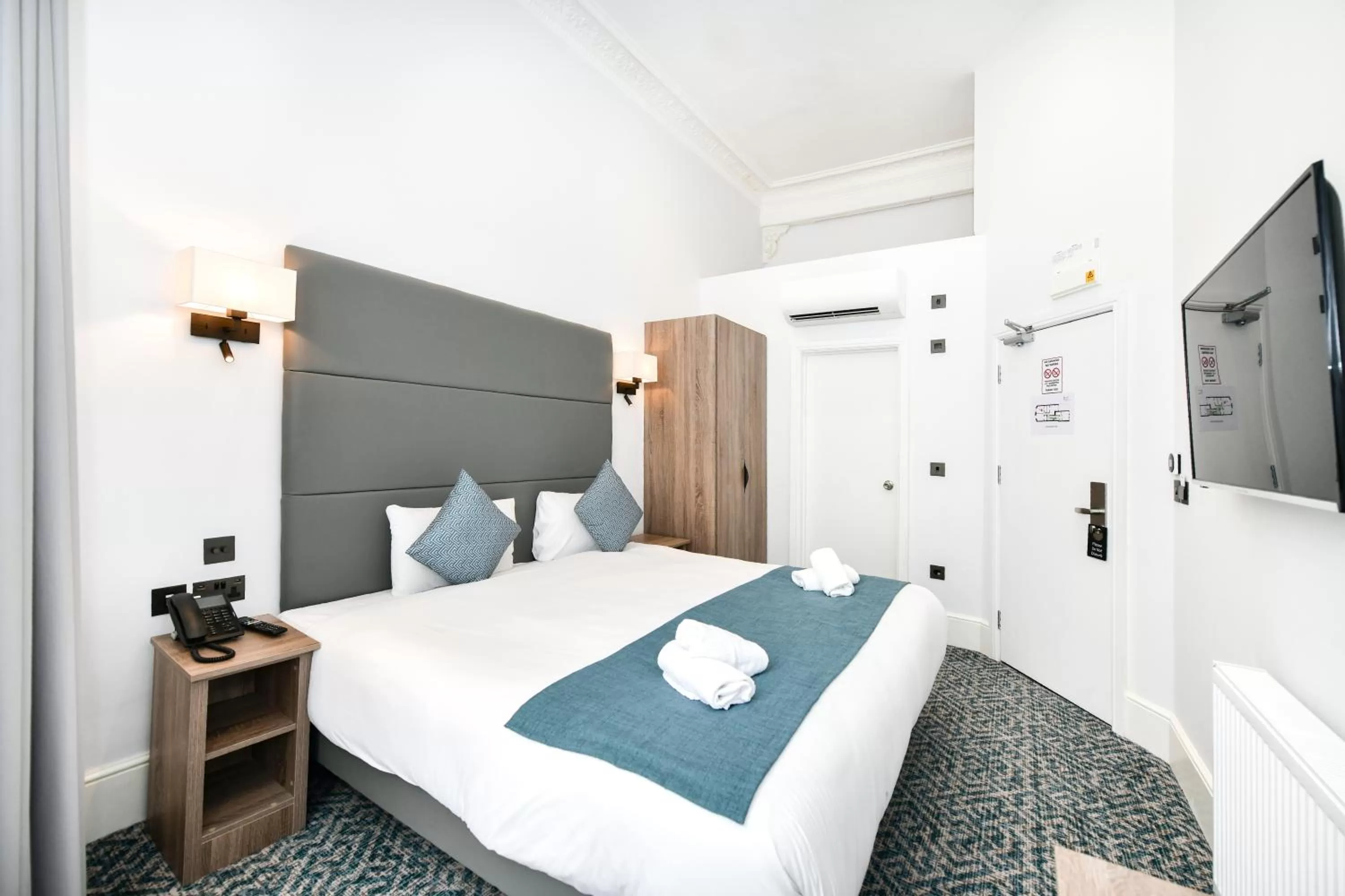 Bedroom, Bed in The J Hyde Park - A Park Avenue Hotel