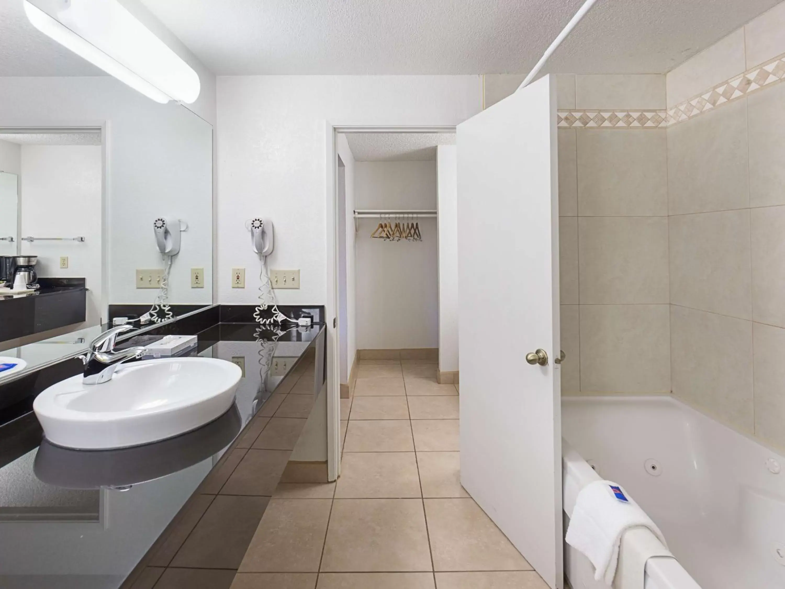 Deluxe Queen Room with Two Queen Beds - single occupancy - Non-Smoking in Motel 6 Gold Beach Deluxe Queen Room with Two Queen Beds - single occupancy - Non-Smoking in Motel 6 Gold Beach