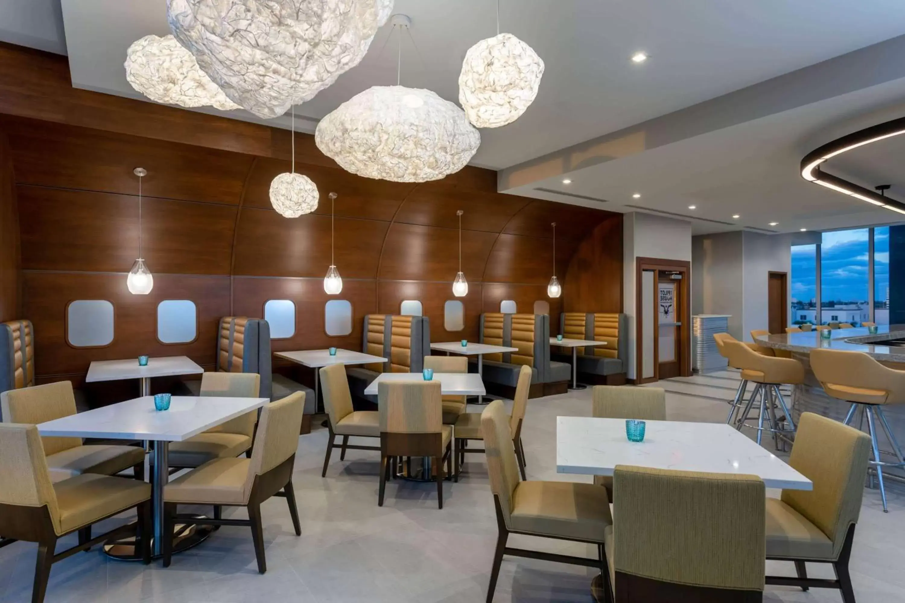 Restaurant/Places to Eat in Wyndham Garden Miami International Airport