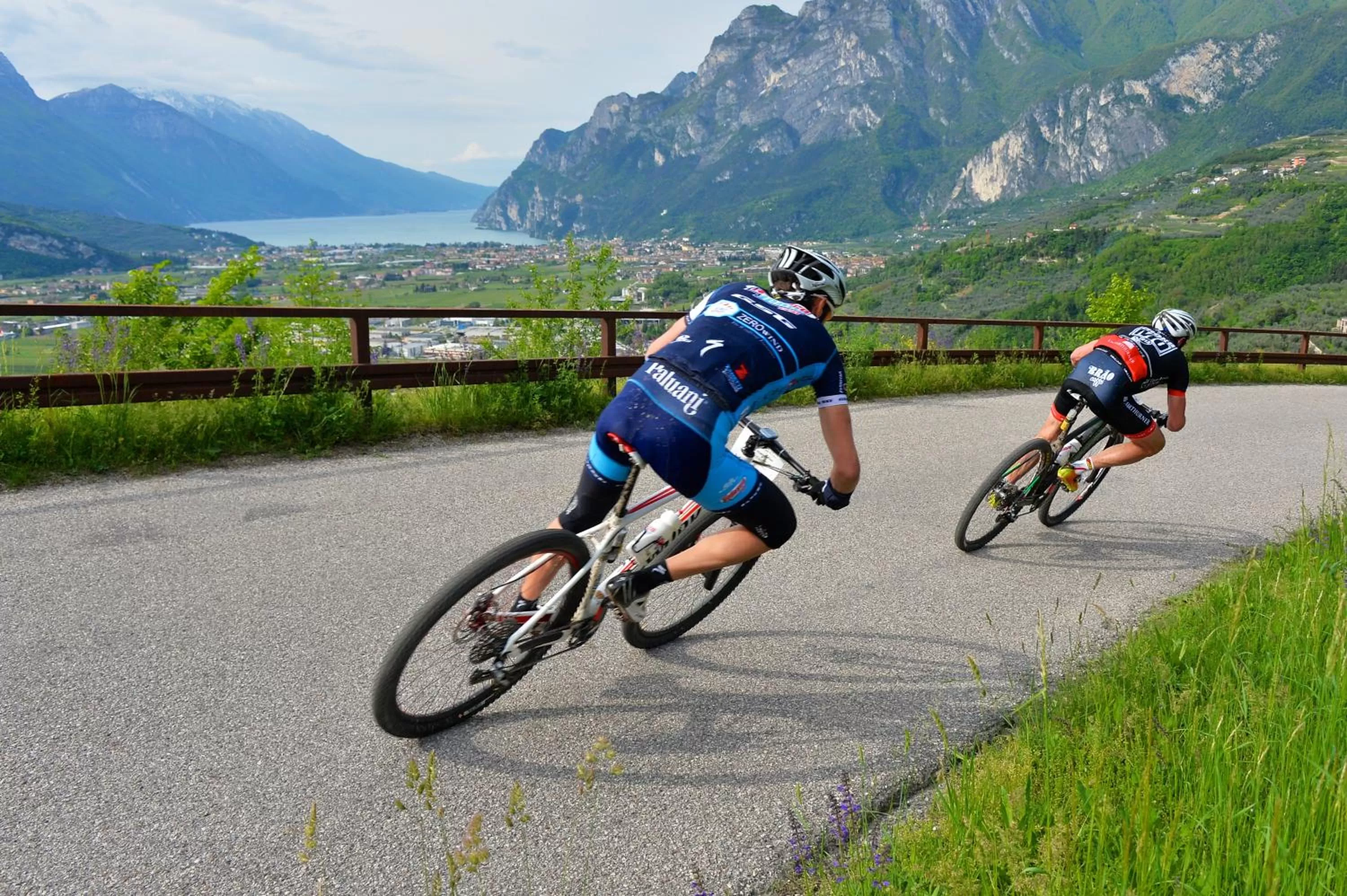 Cycling in HOODY ACTIVE & HAPPINESS HOTEL