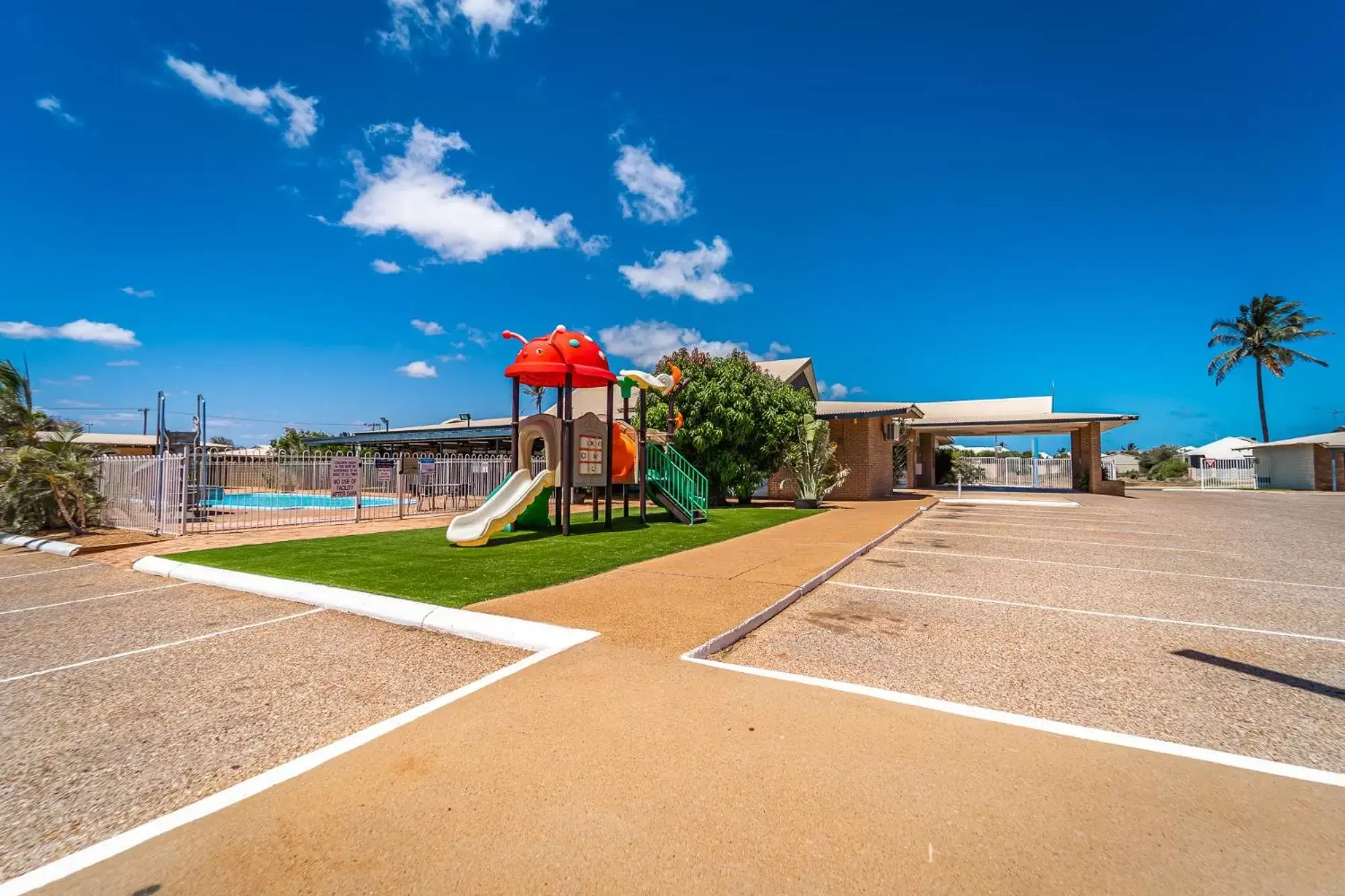 Property building in Carnarvon Motel Property building in Carnarvon Motel