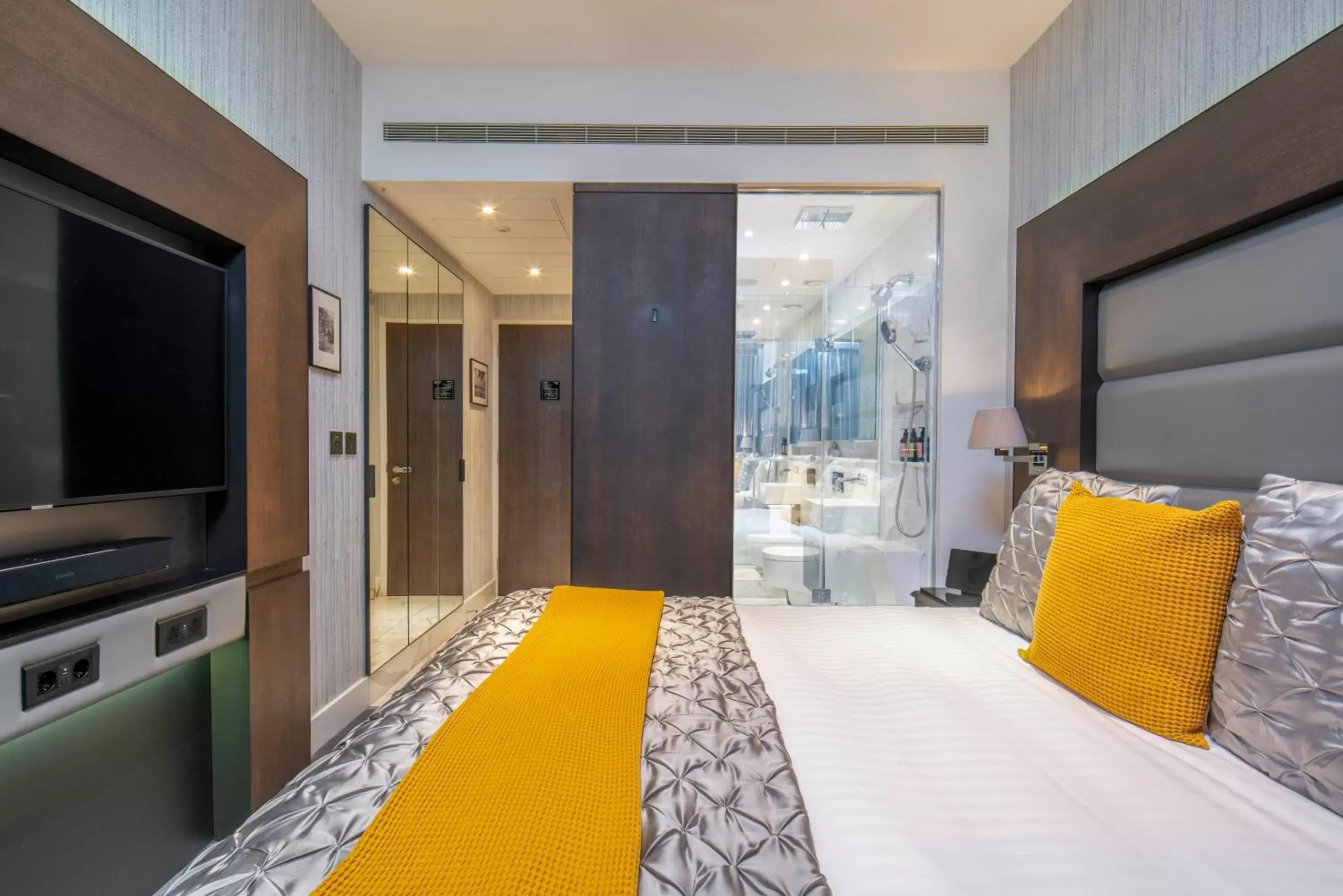 Bedroom, Bed in Eccleston Square Hotel