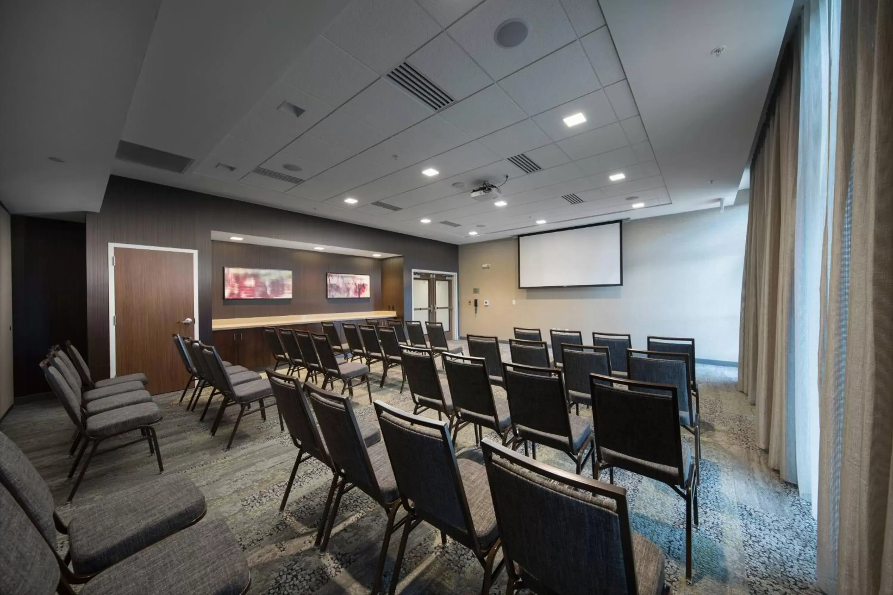 Meeting/conference room in Courtyard by Marriott Russellville