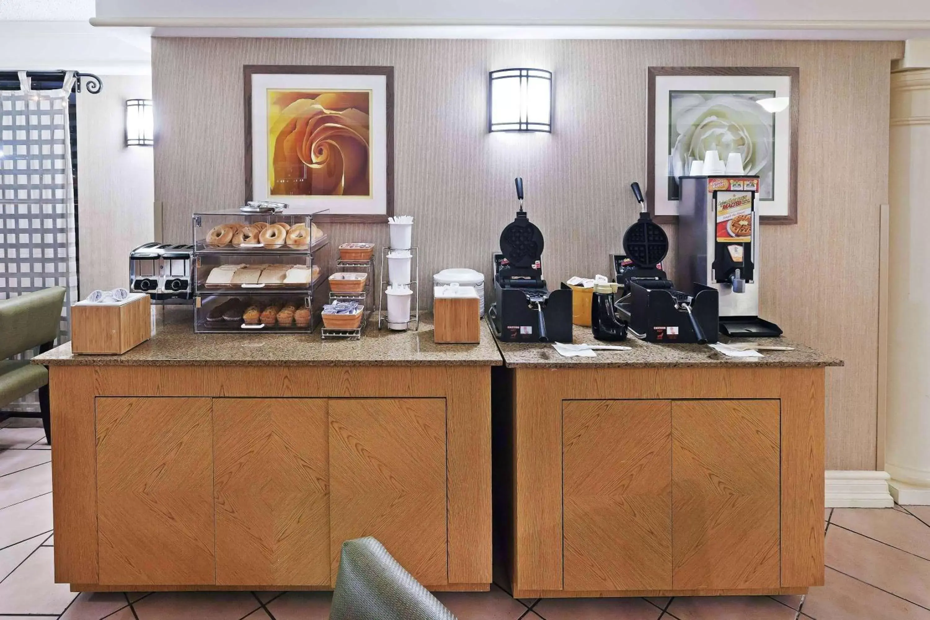 Restaurant/places to eat in La Quinta Inn by Wyndham Amarillo Mid-City