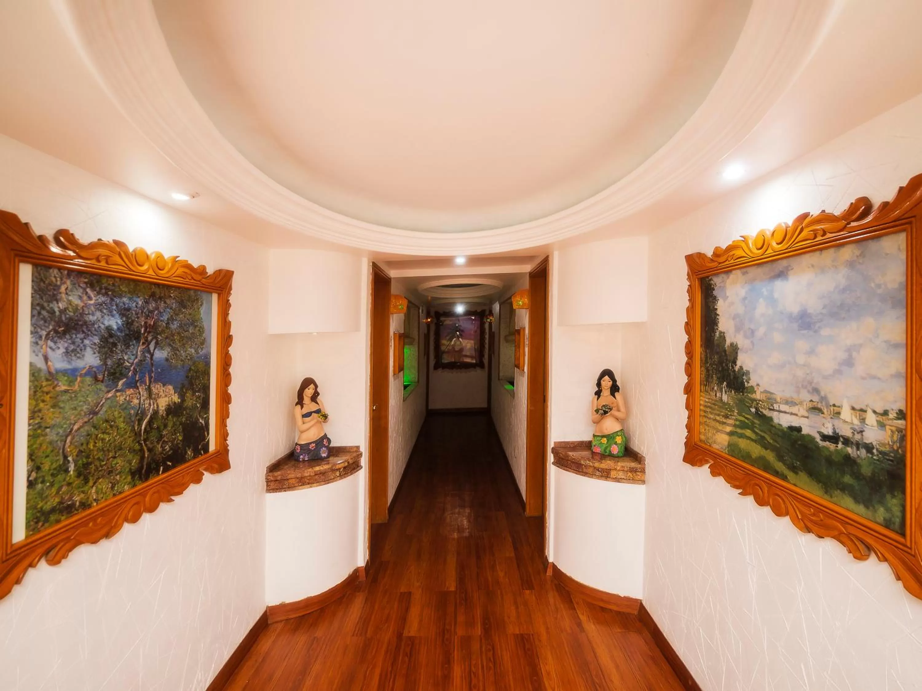 Area and facilities in Hotel Normandie