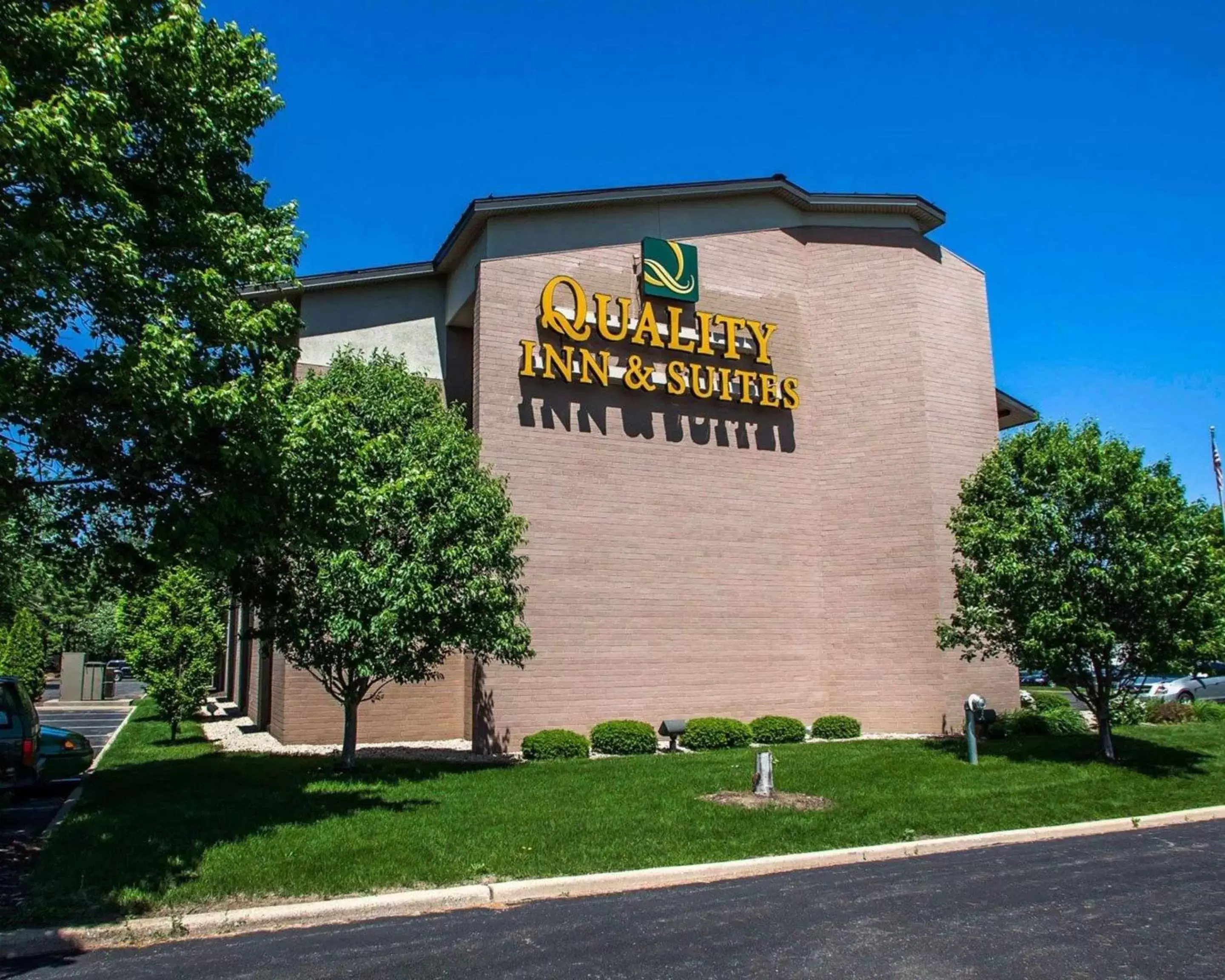 Property Building in Quality Inn & Suites Peoria