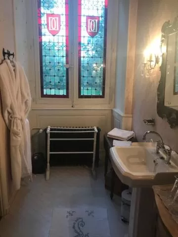 Bathroom in Château de Varennes