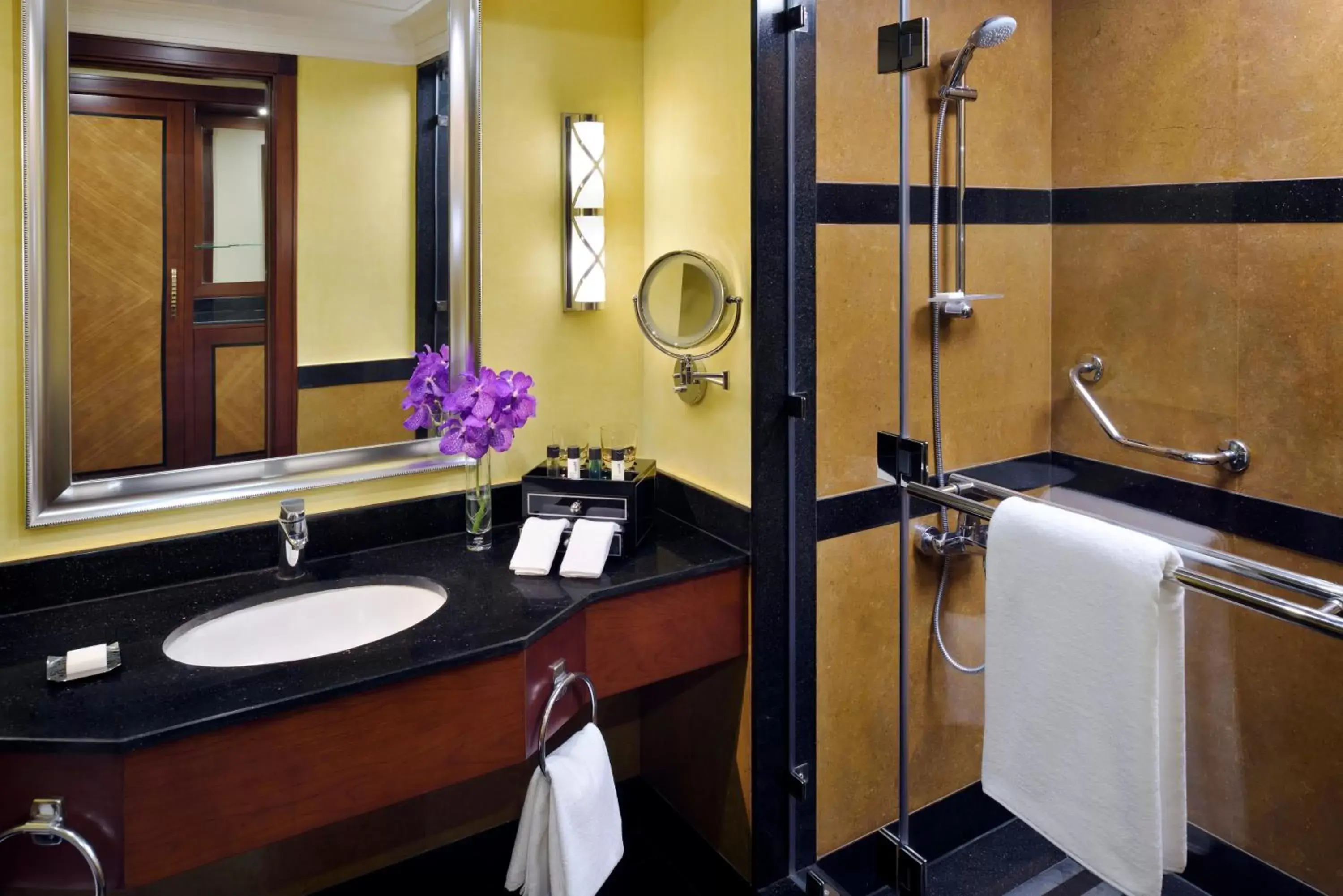 Shower, Bathroom in Mövenpick Hotel City Star Jeddah