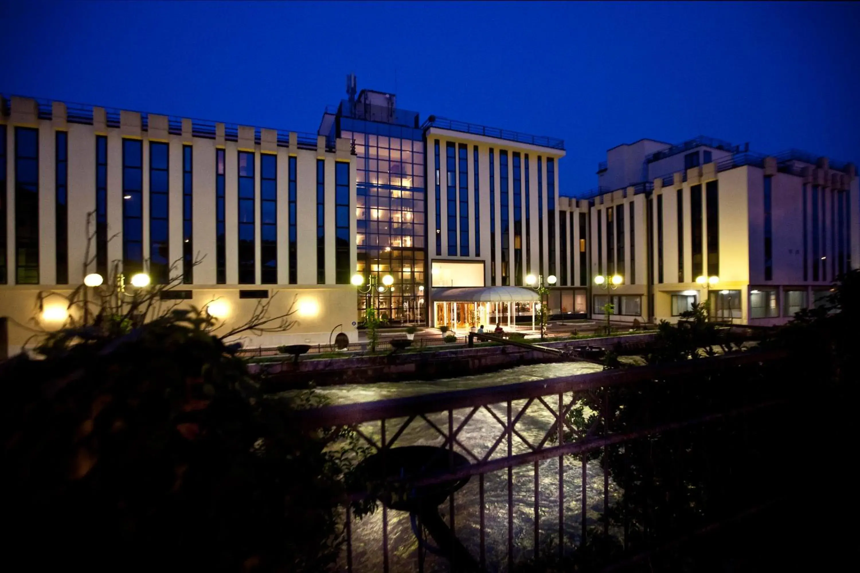 Facade/entrance, Property Building in Hotel Leon d'Oro