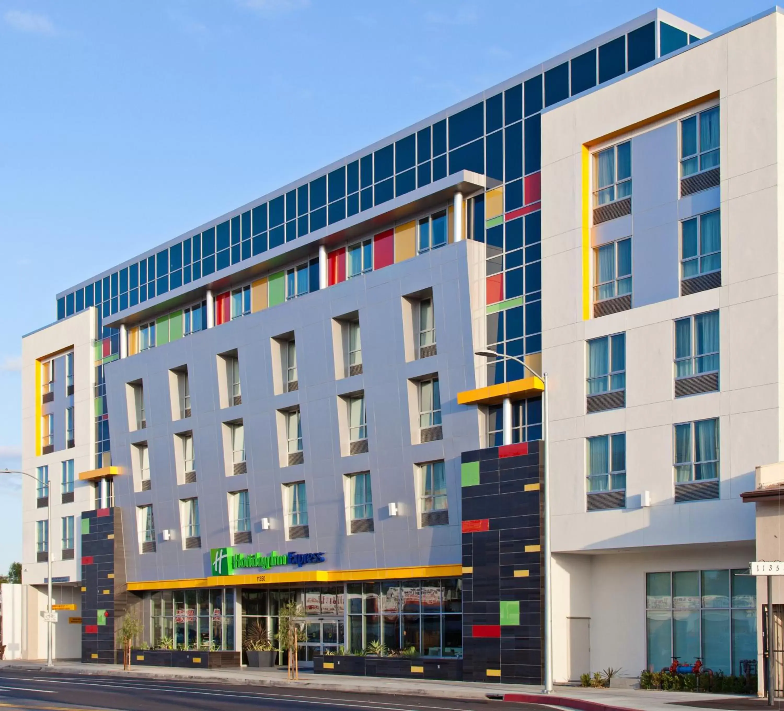 Property Building in Holiday Inn Express North Hollywood - Burbank Area, an IHG Hotel