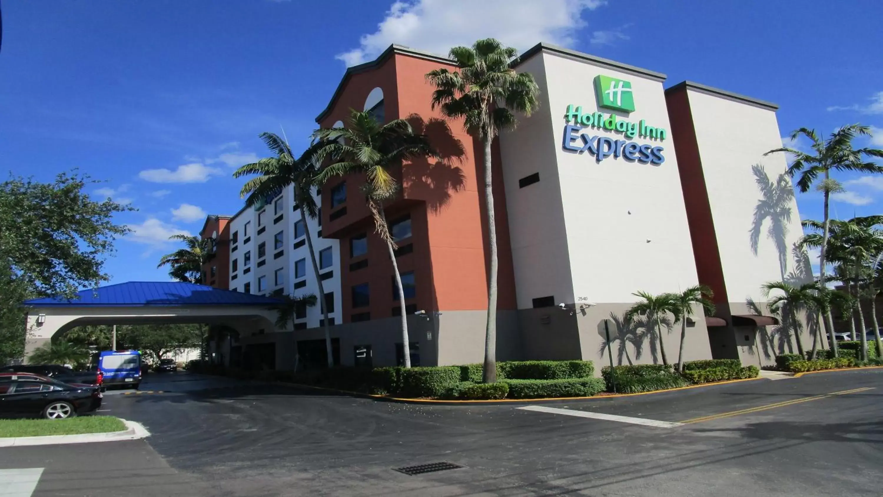 Property Building in Holiday Inn Express and Suites Fort Lauderdale Airport West, an IHG Hotel