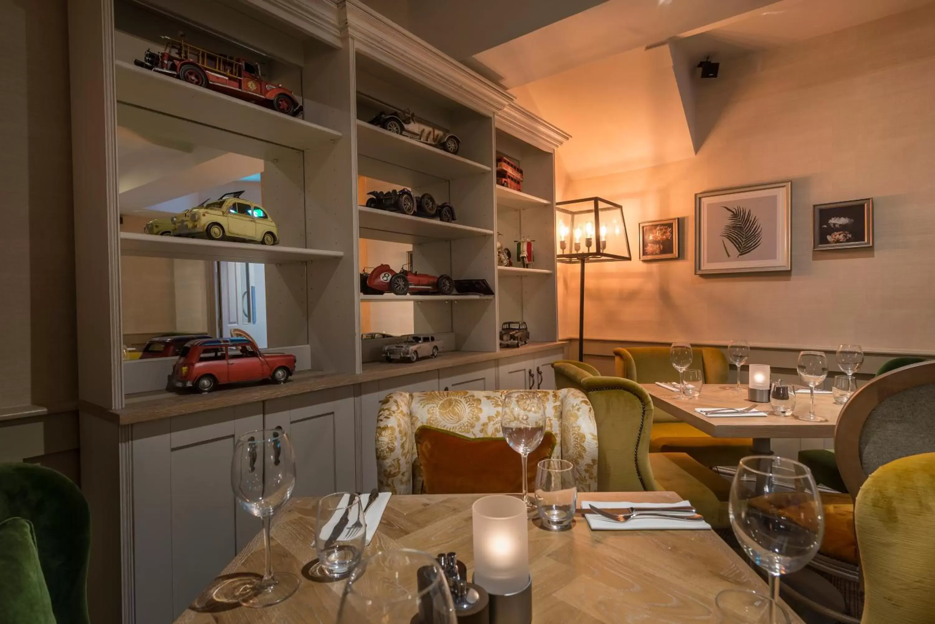 Restaurant/Places to Eat in The Three Swans Hotel, Hungerford, Berkshire