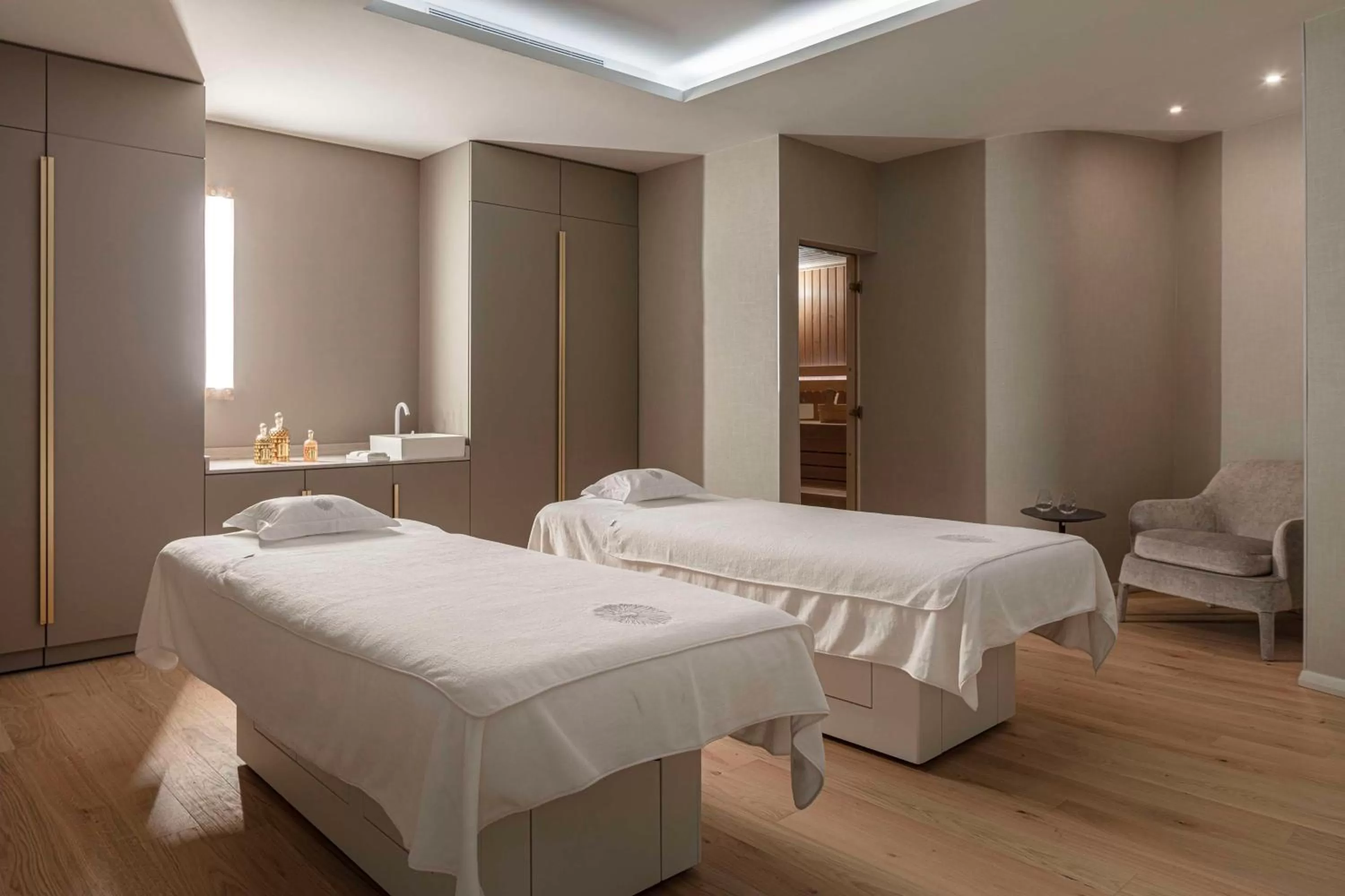 Sports, Bed in Waldorf Astoria Jerusalem